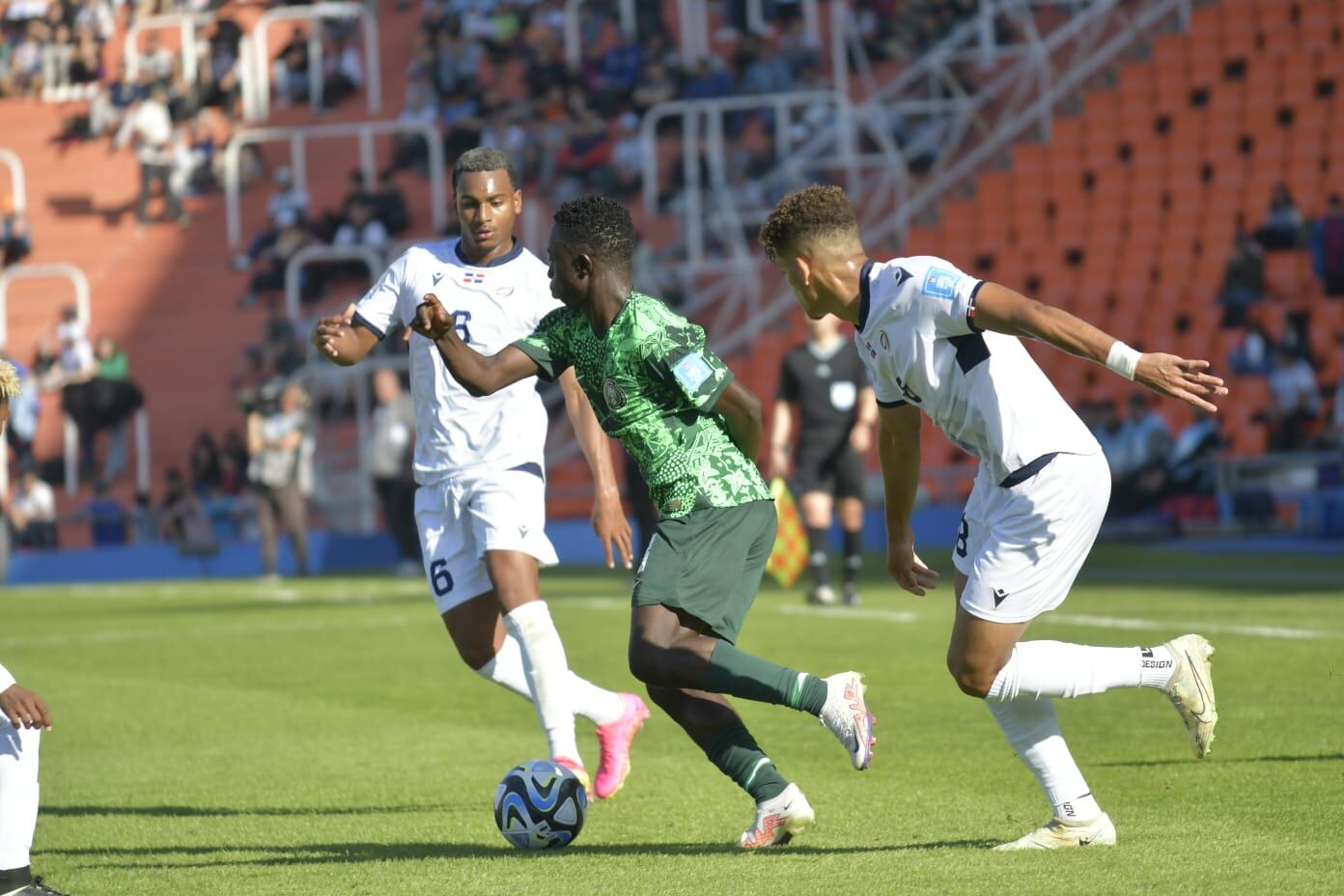 Nigeria vs. Dominicana, el primer partido en Mendoza del Mundial SUB 20 2023. / Orlando Pelichotti (Los Andes).