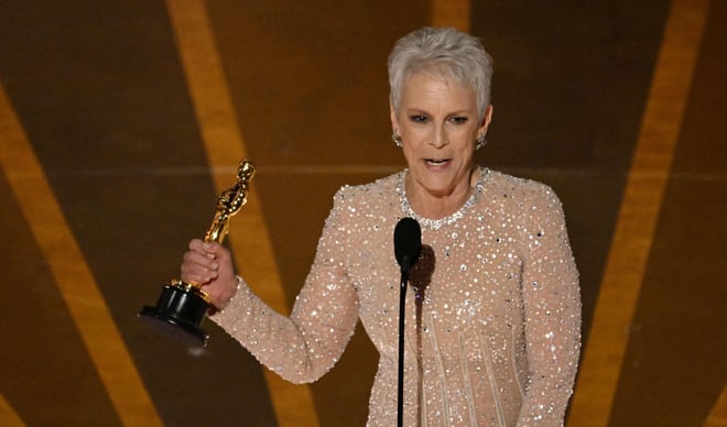 Jamie Lee Curtis con su Premio Oscar.