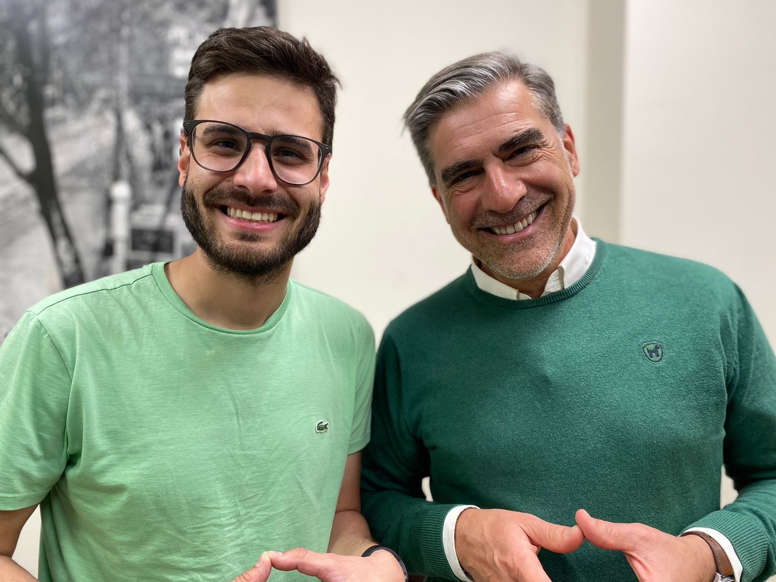 Emanuel Fugazzotto y Mario Vadillo festejaron en el búnker armado en la sede del Círculo de Periodistas de Mendoza. Foto: Prensa Partido Verde.