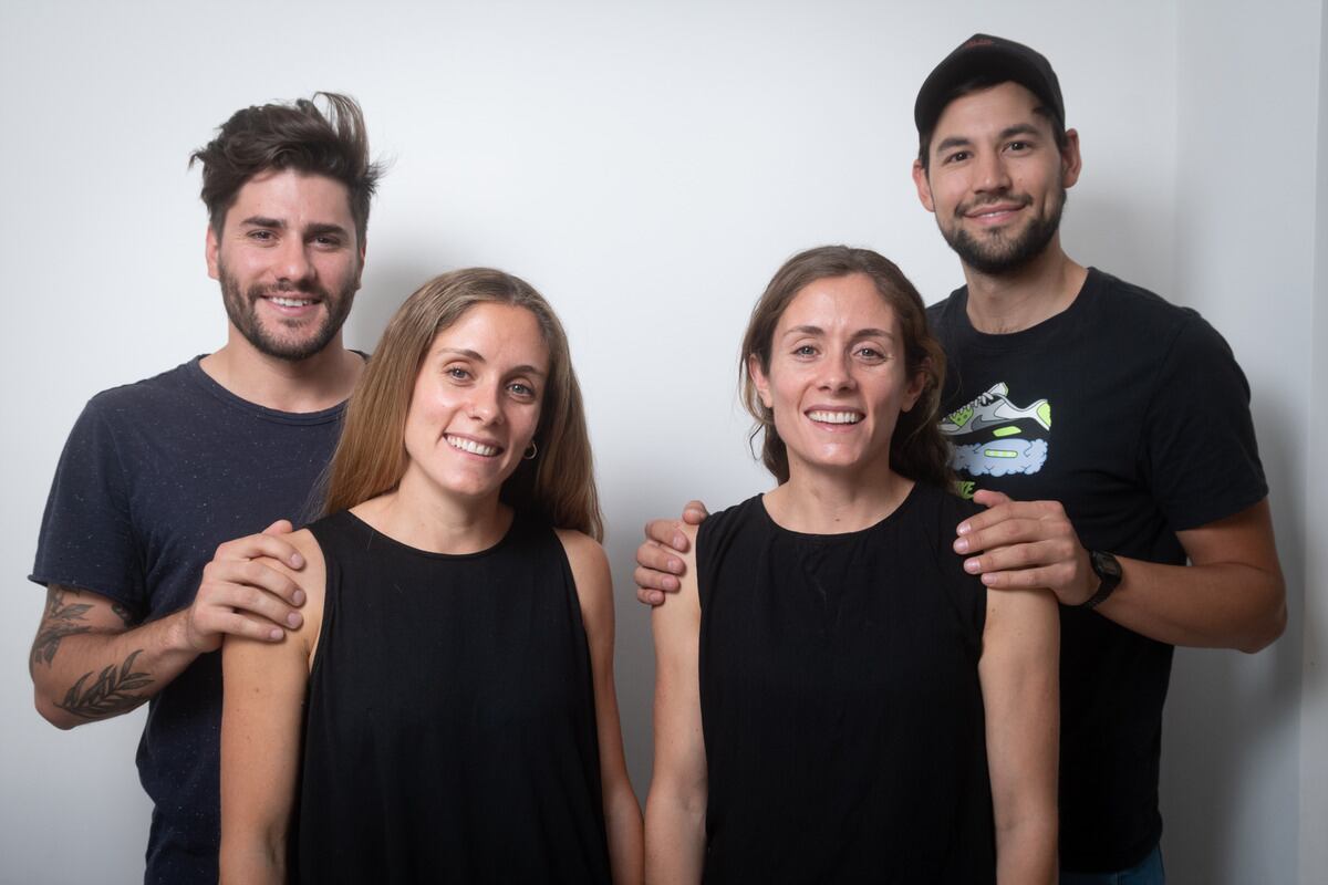 Las gemelas Sol y Mariel Martín eligieron casarse con sus respectivos novios Lucas Guiñazu y Andres Philippens el mismo día. Foto: Ignacio Blanco / Los Andes.