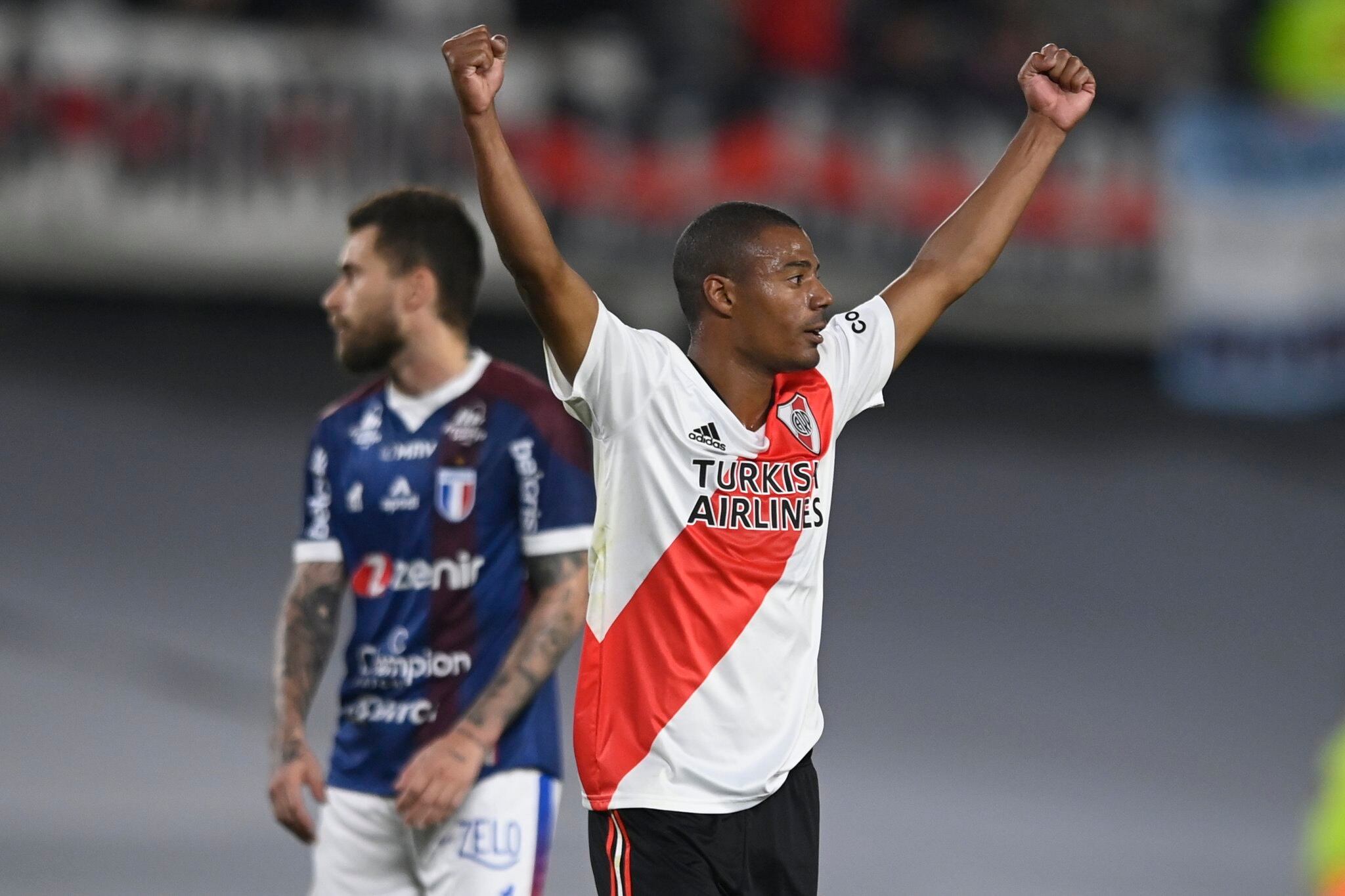 Nicolás De La Cruz festeja su gol ante Fortaleza.