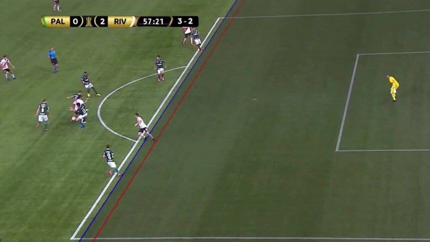 Fue offside de Rafael Santos Borré en la previa del gol de Gonzalo Montiel. (Foto: Captura de TV)