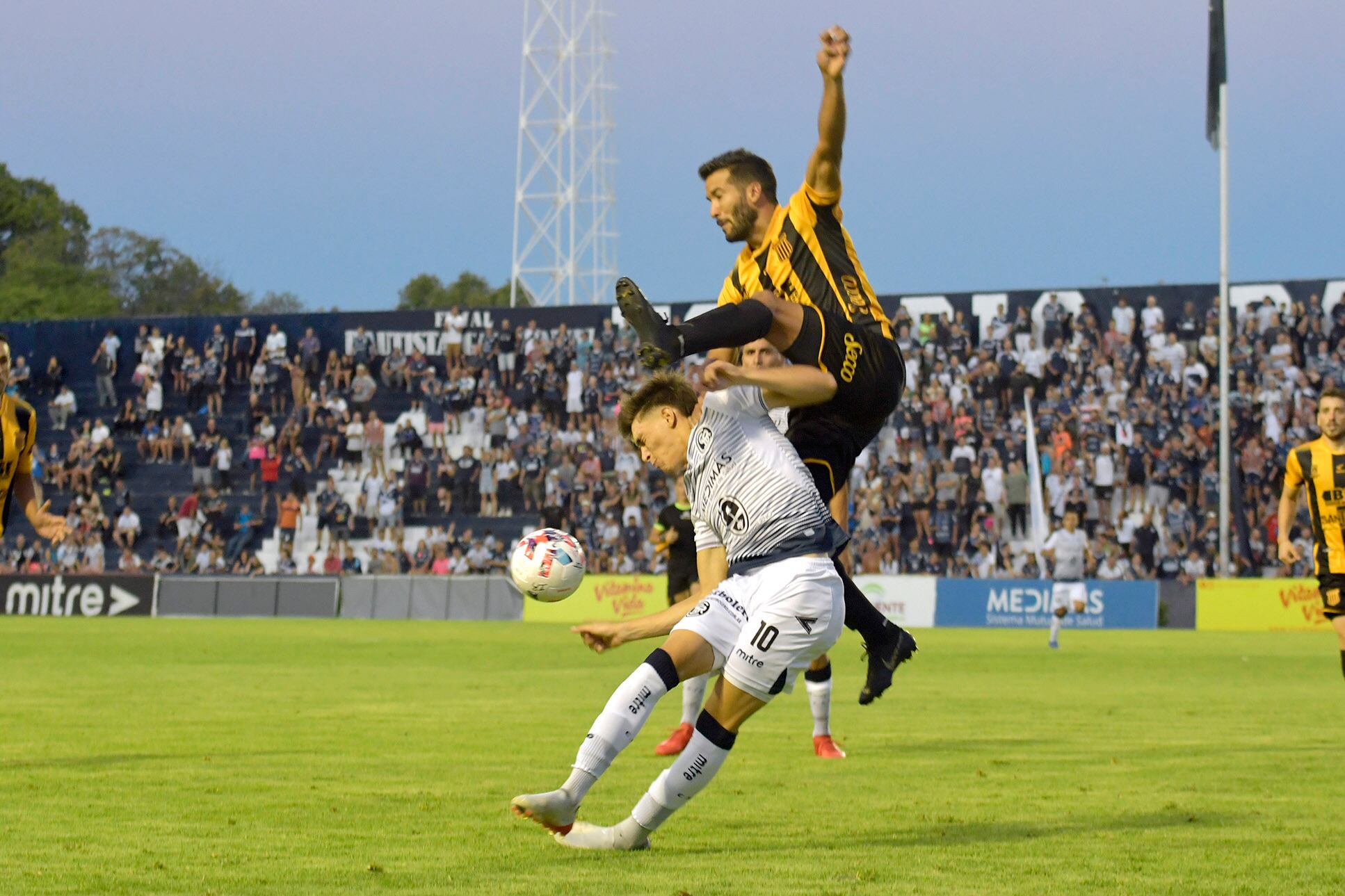 13 marzo 2022 Mendoza Deportes

El Club Sportivo Independiente Rivadavia recibe a Mitre de Santiago del Estero desde las 20 en el estadio Bautista Gargantini, en un encuentro válido por la quinta fecha del torneo de la Primera Nacional. 
Foto: Orlando Pelichotti/ Los Andes