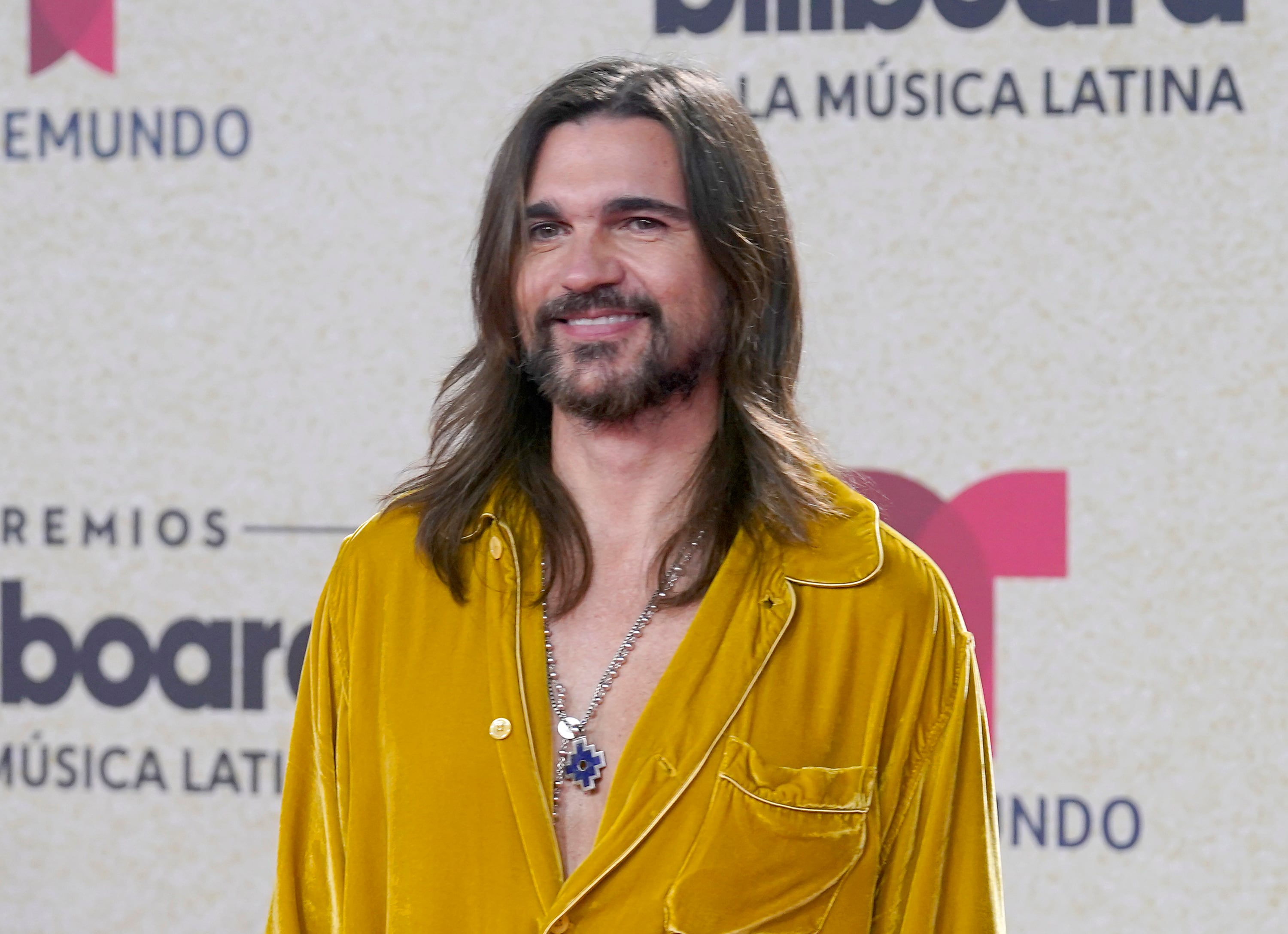 ARCHIVO - Juanes llega a los Premios Billboard de la Música Latina el jueves 23 de septiembre de 2021 en el Watsco Center en Coral Gables, Florida. Juanes lanzó su álbum "Vida cotidiana" el 18 de mayo de 2023. (Foto AP/Marta Lavandier, archivo)