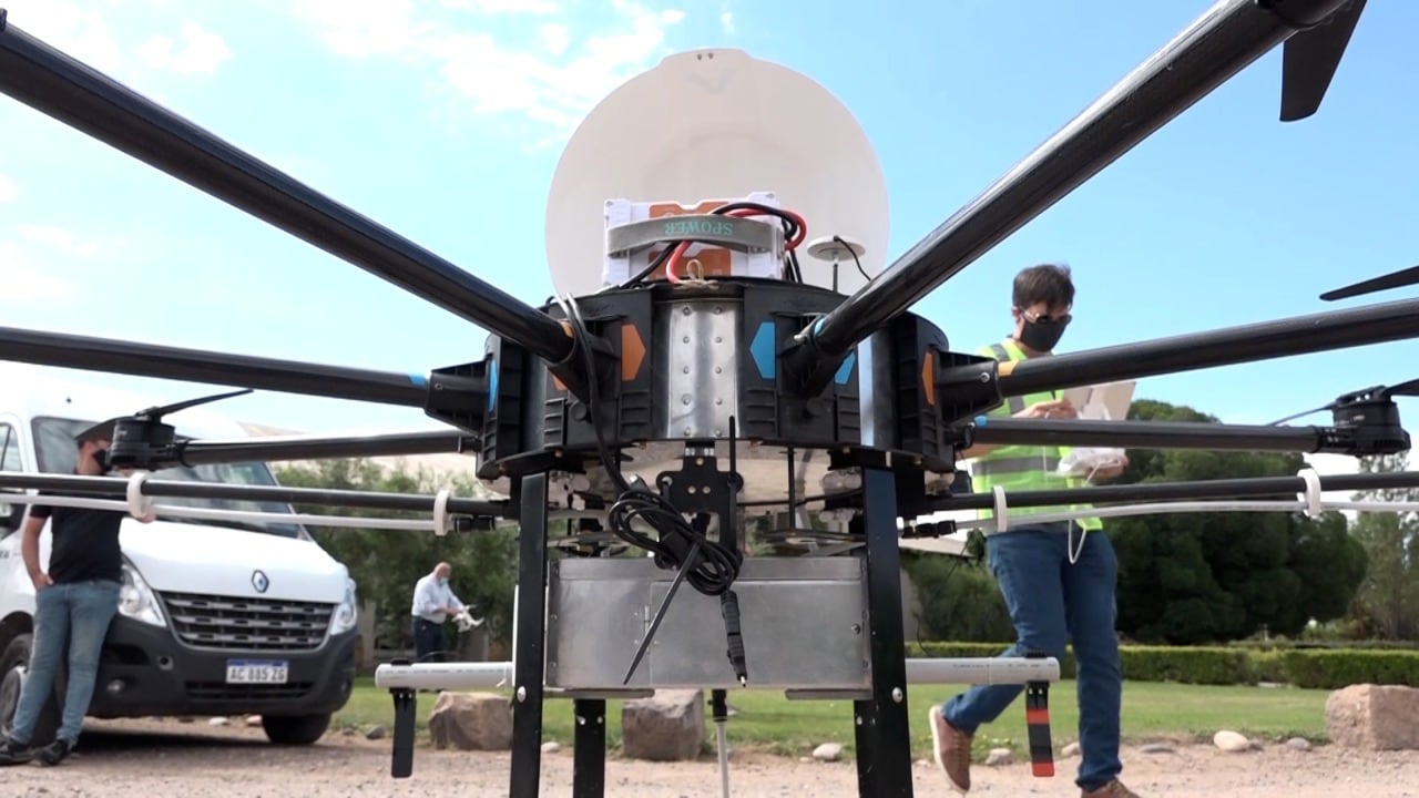 El Iscamen utiliza drones de alta precisión para hacer aplicaciones específicas para combatir la lobesia botrana