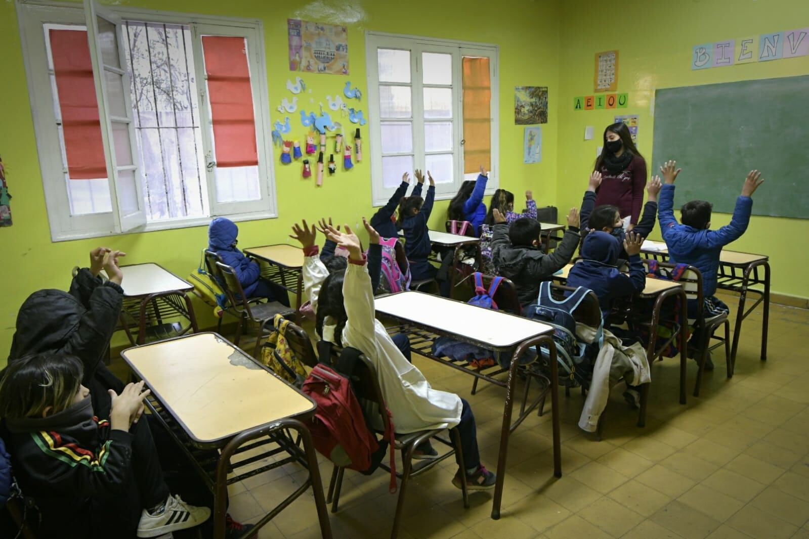 En algunas escuelas, los chicos, docentes y padres se mostraron muy entusiasmados con el retorno a clases.