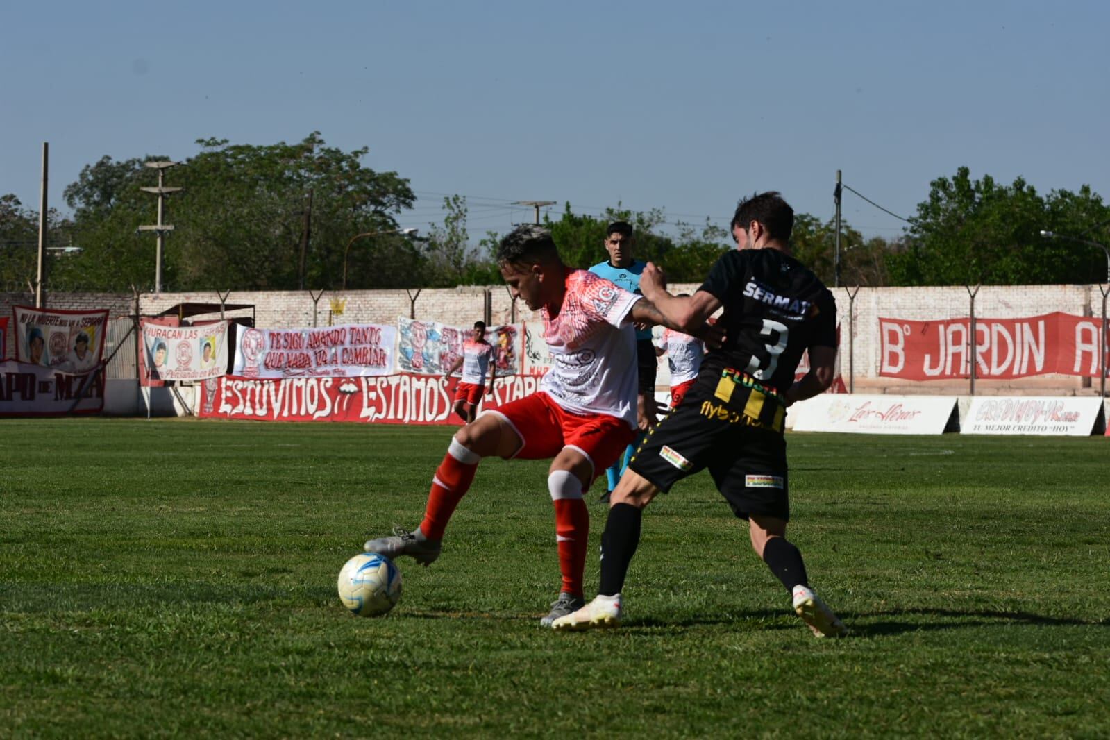 Huracán Las Heras derrotó por 2-0 a Olimpo de Bahía Blanca. / Mariana Villa (Los Andes).