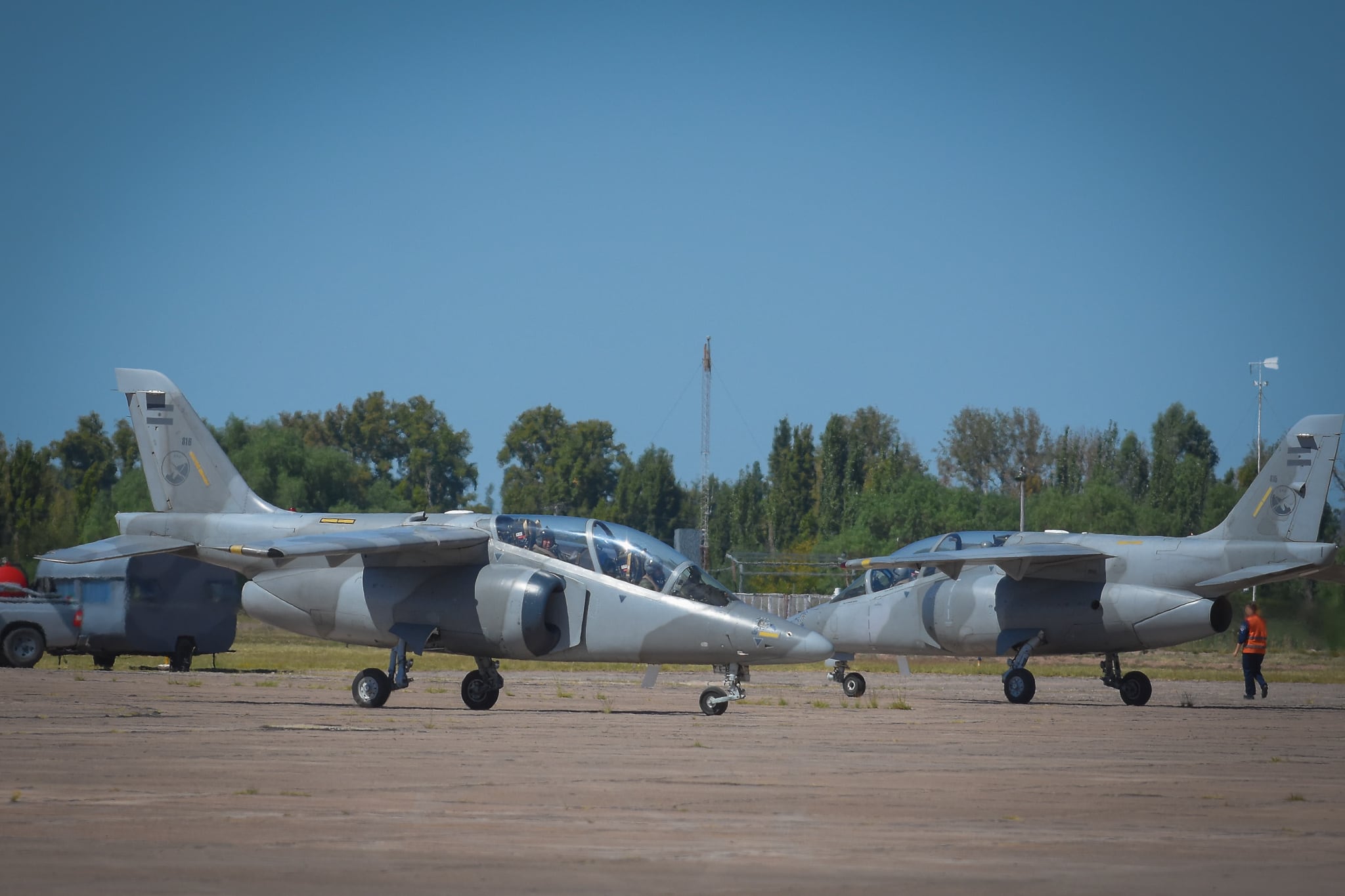 Con un desfile terrestre y un pasaje aéreo de los IA 63 Pampa se realizaron los actos del 73 aniversario de la IV Brigada Aérea Foto: Claudio Gutiérrez