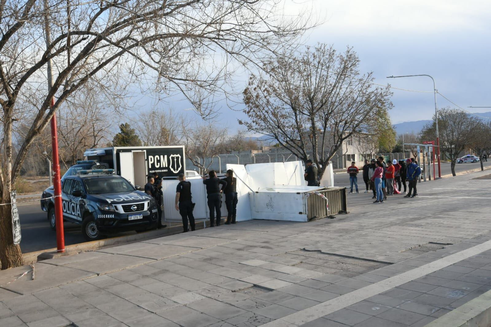 Murió un hombre aplastado por un puesto de revistas en Las Heras por el viento Zonda. Foto: Marcelo Rolland / Los Andes