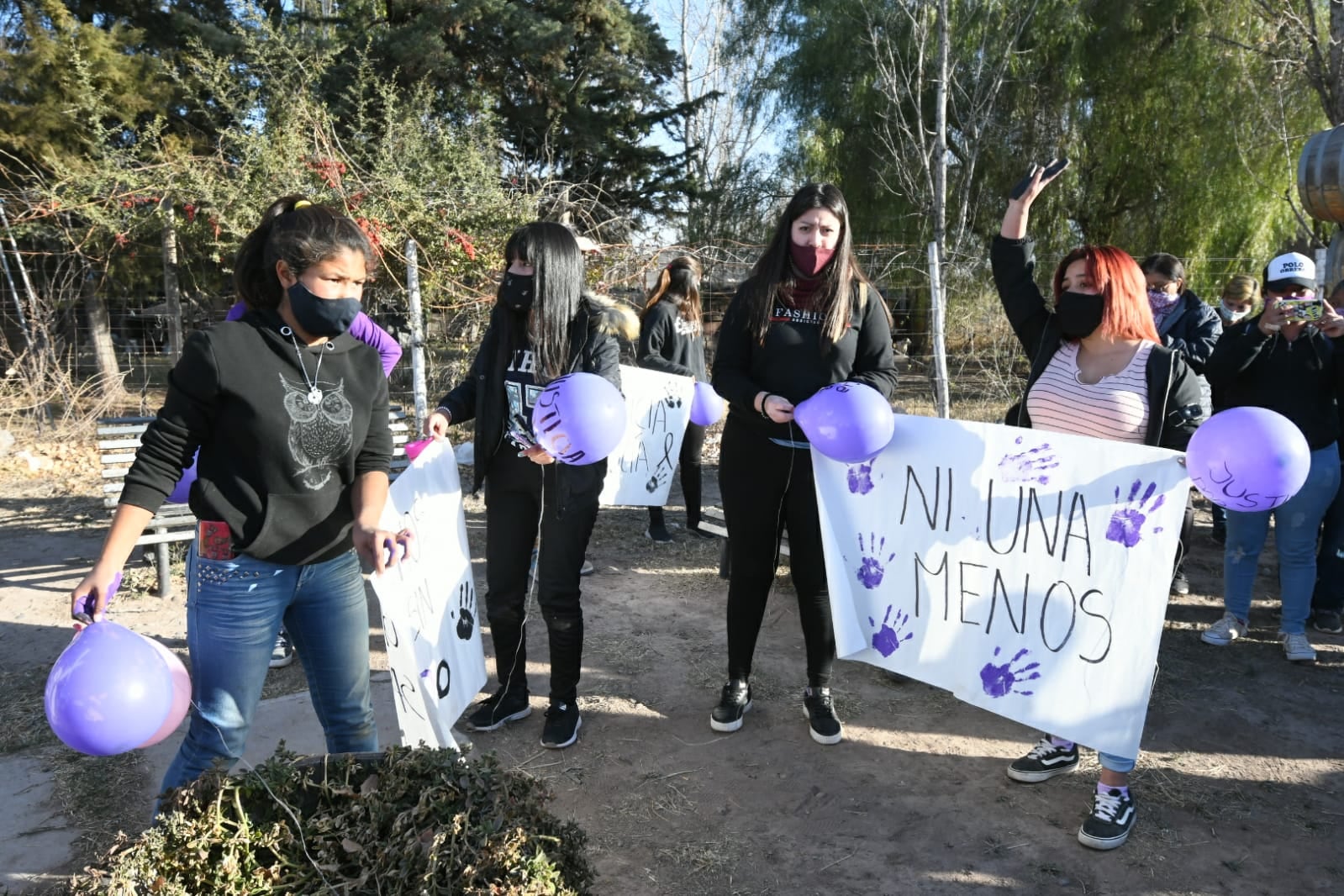 Los vecinos de Lucía salieron a la calle para reclamar justicia por el femicidio de la adolescente. 