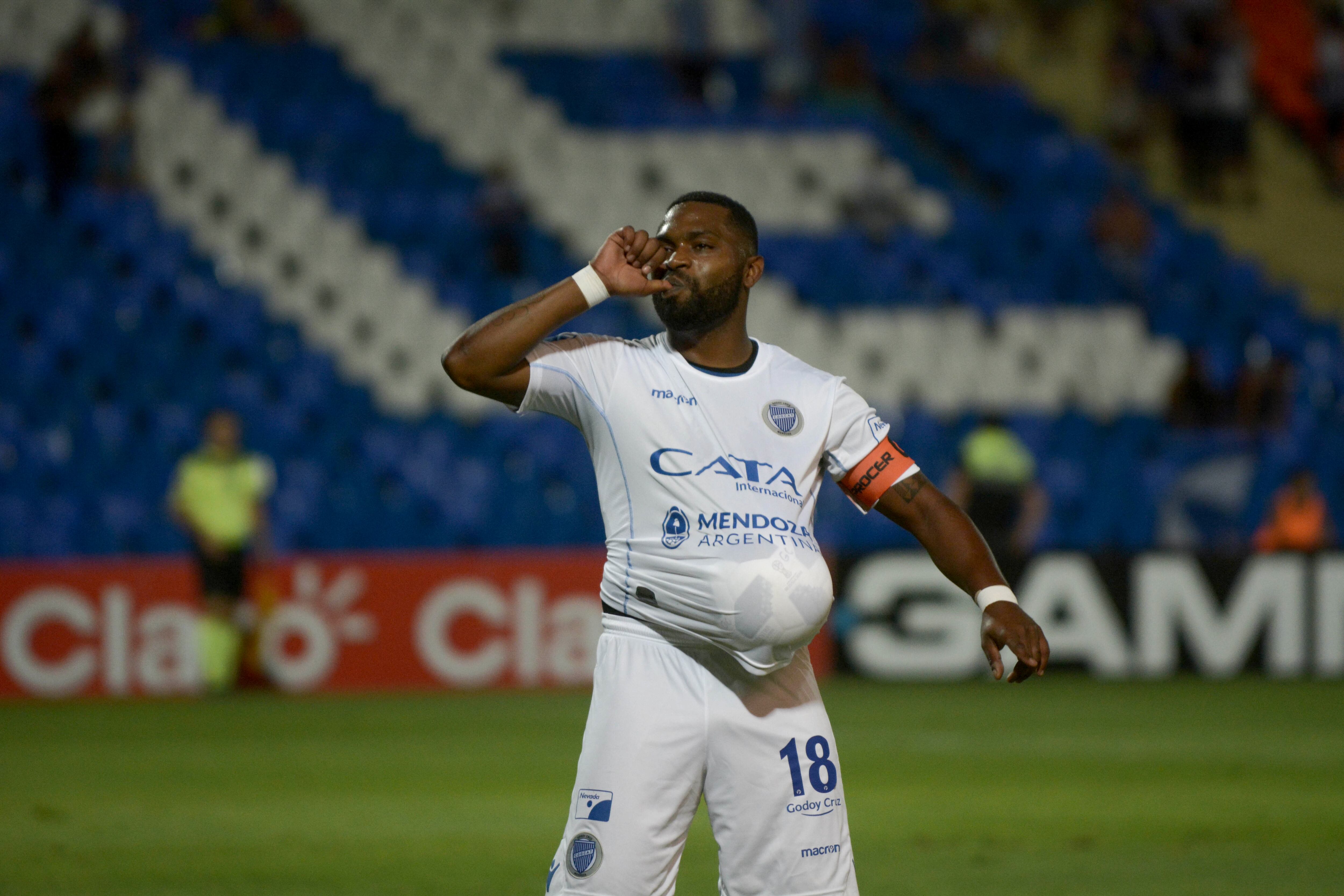 08 de Febrero 2018  El Morro García festeja su gol ante Lanús.