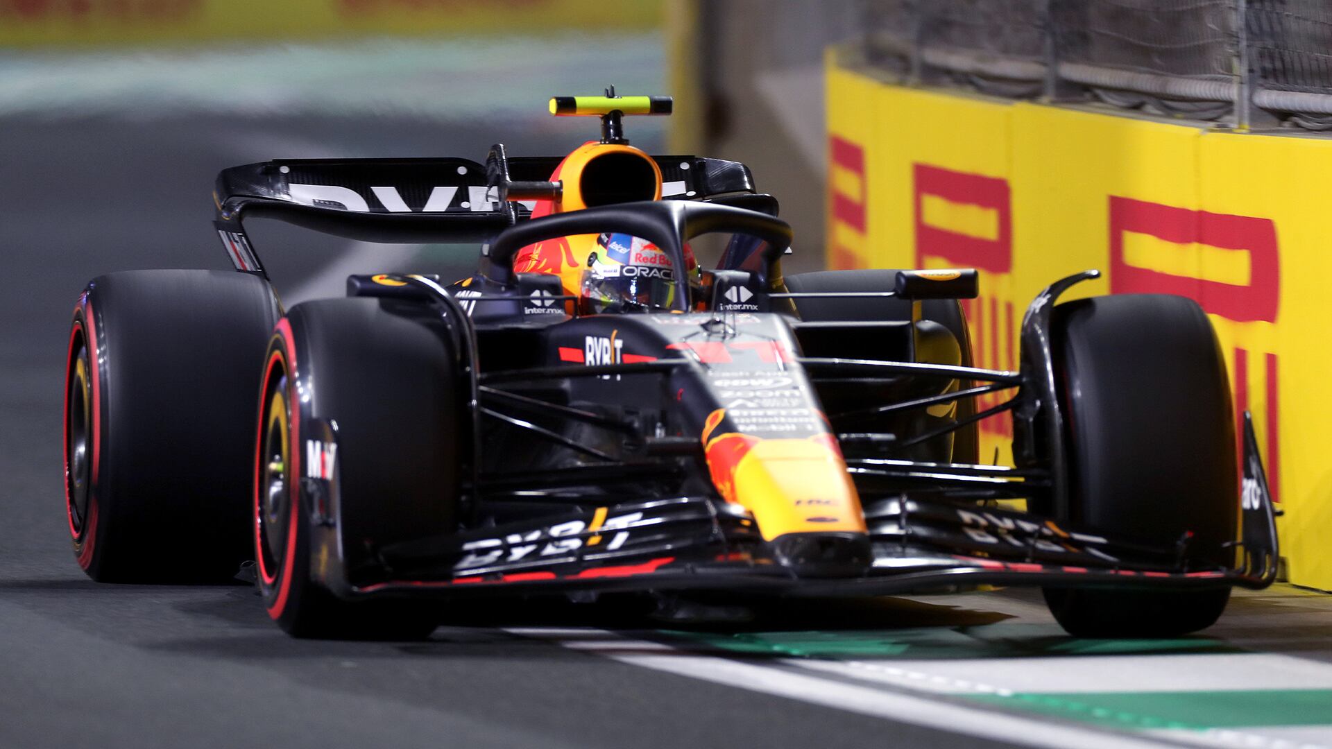 Checo Pérez, ganador en Arabia Saudita con Red Bull.