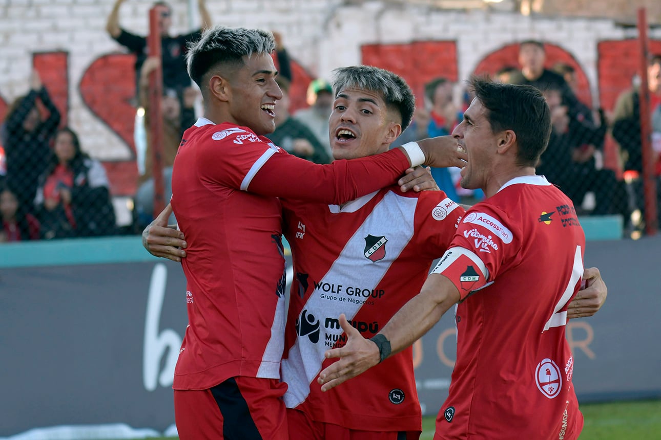 El Club Deportivo Maipú ganó a Racing de Córdoba, en el estadio Omar Sperdutti por la fecha 26 de la Zona A de la Primera Nacional.
 Foto: Orlando Pelichotti