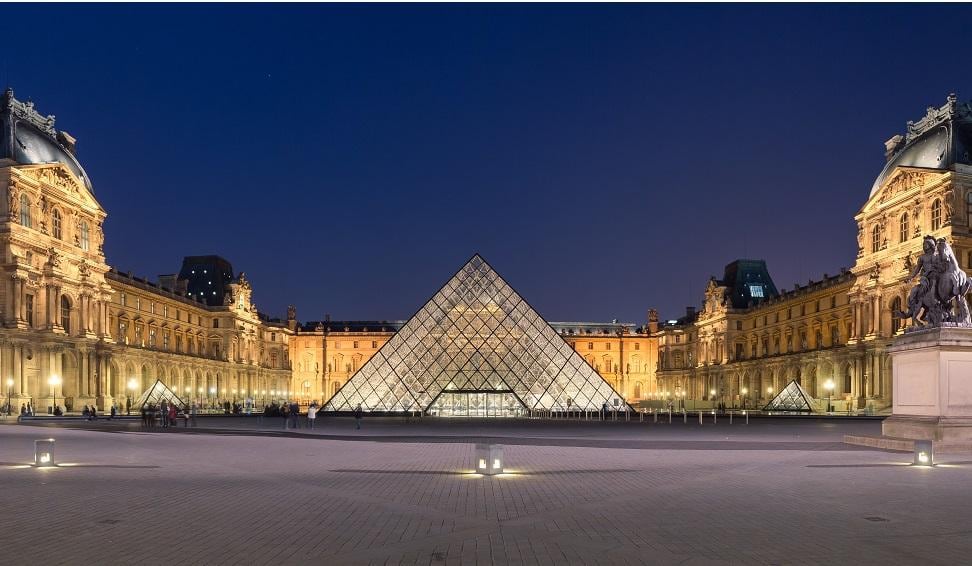 El Museo del Louvre de París. (De Benh LIEU SONG -Flickr - Wikimedia.org)