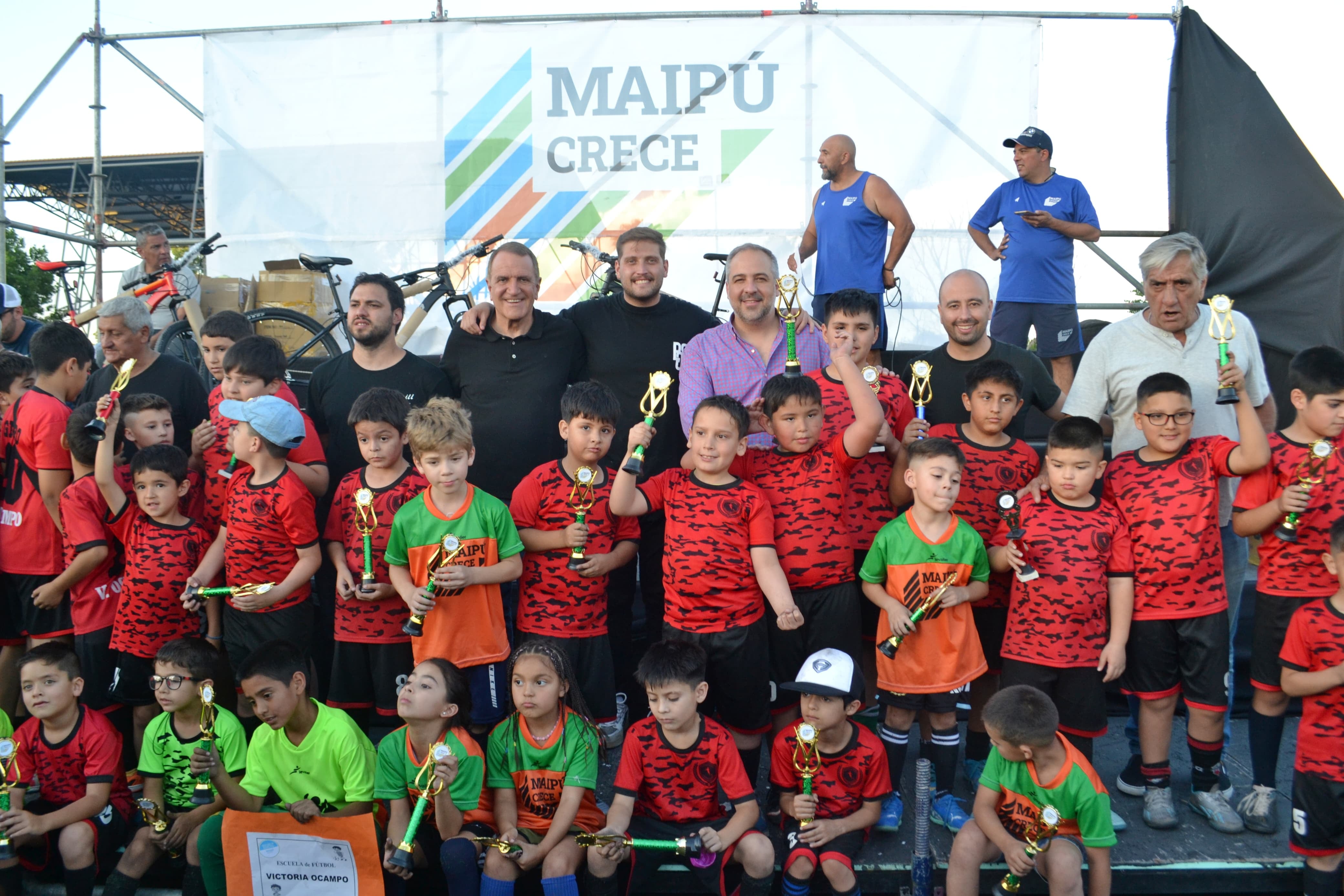 Maipú celebra el cierre de un año a puro deporte con las escuelitas de fútbol