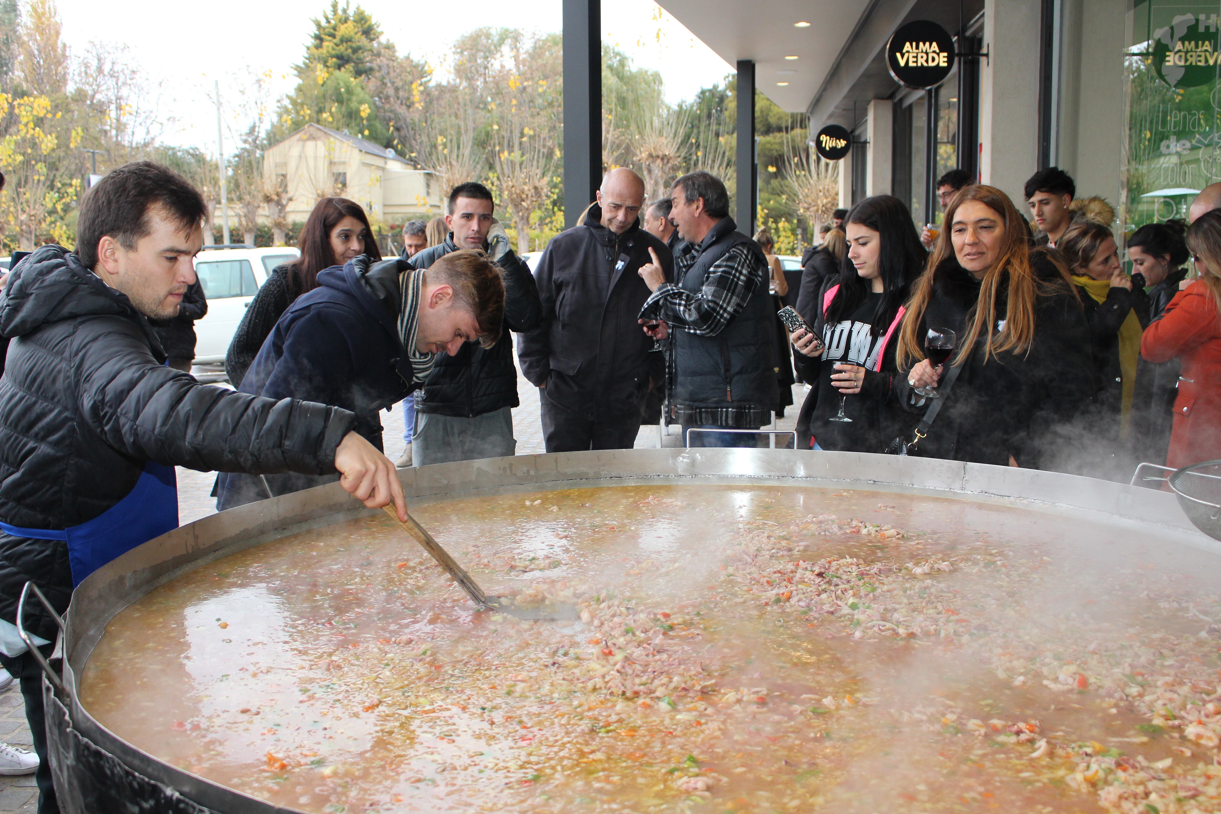 La gran paella fue protagonista.