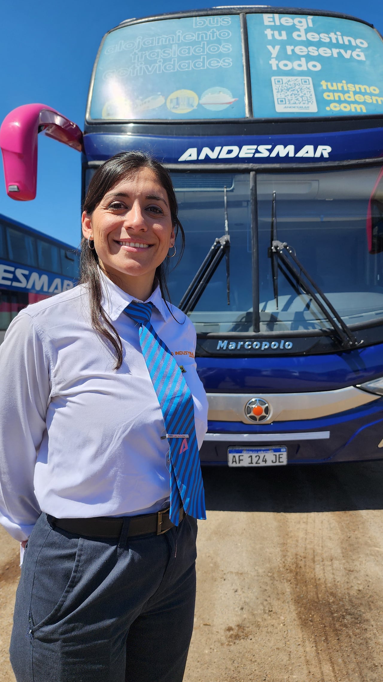 Nina Álvarez es la única mujer chofer en micros de larga distancia de Argentina. Foto: Los Andes