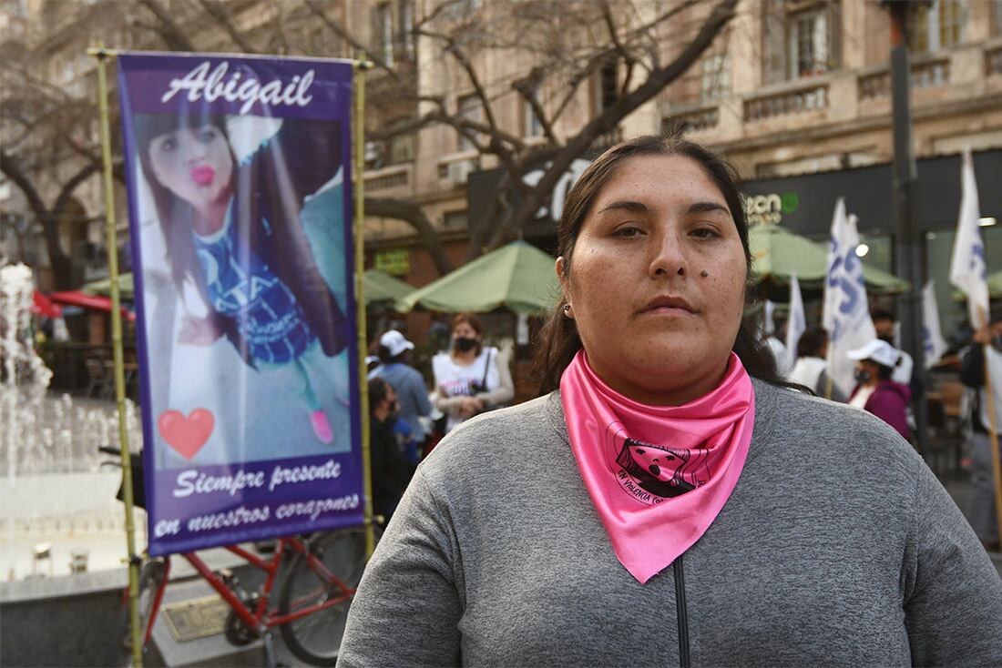 Verónica, la mamá de Abigail en una de las marchas por las calles del Centro, para pedir justicia. 
Foto: José Gutierrez/ Los Andes   

