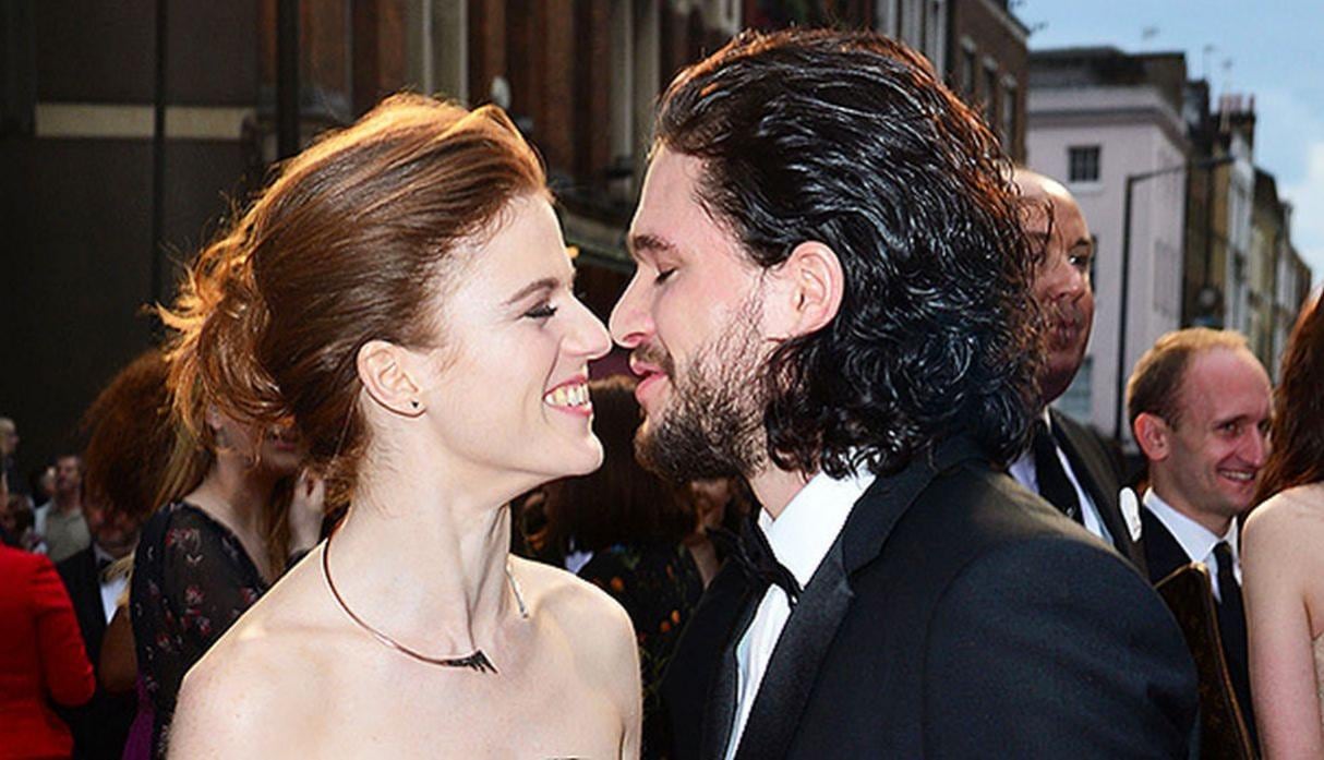 Kit Harington y Leslie Rose.