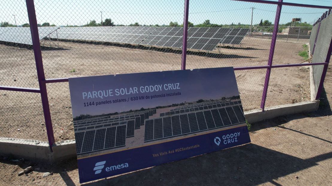 El Parque Solar que se construye en Godoy Cruz podrá ser ampliado por la emisión de bonos.