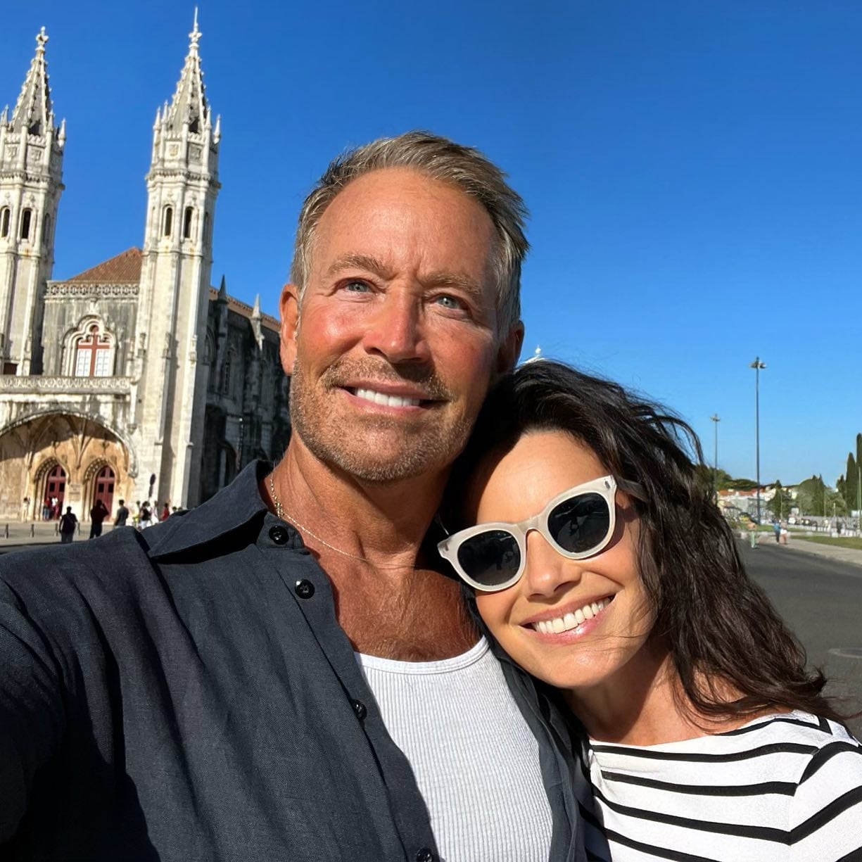 Fran Drescher junto Peter Jacobson, su ex esposo