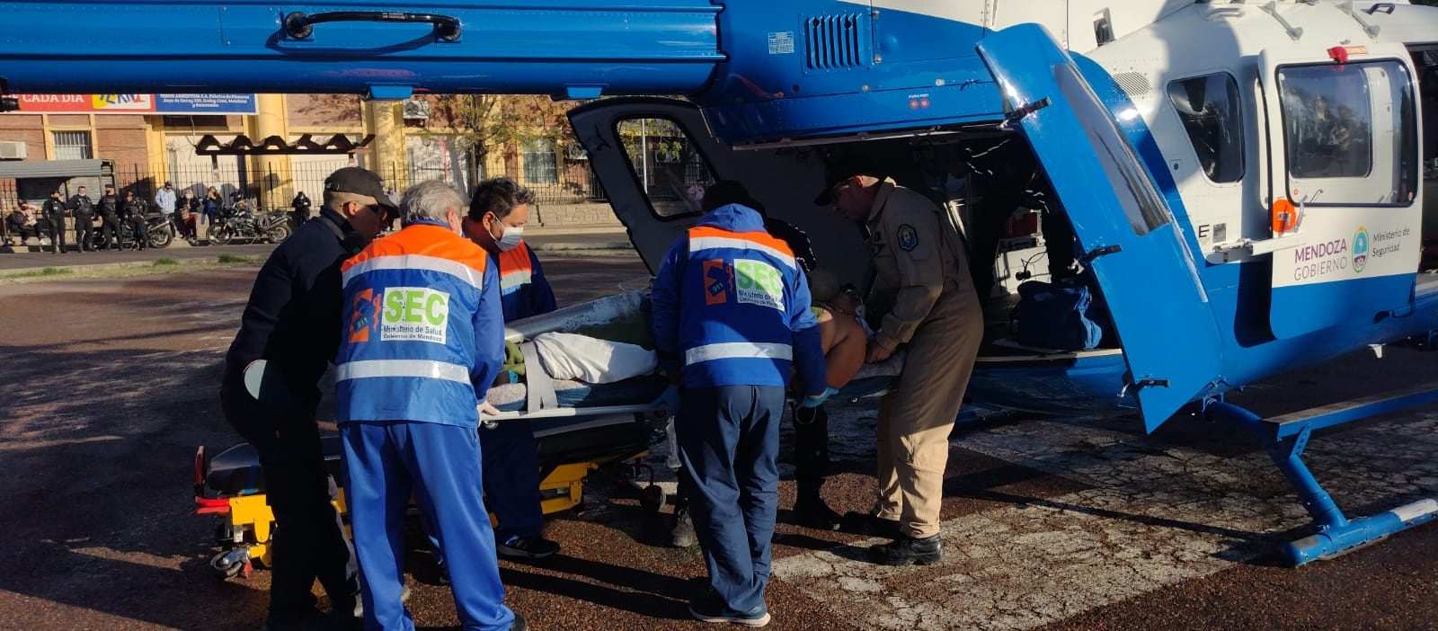 La joven quedó internada en el hospital Lagomaggiore de Ciudad. Luego trasladaron a su pareja al mismo nosocomio.