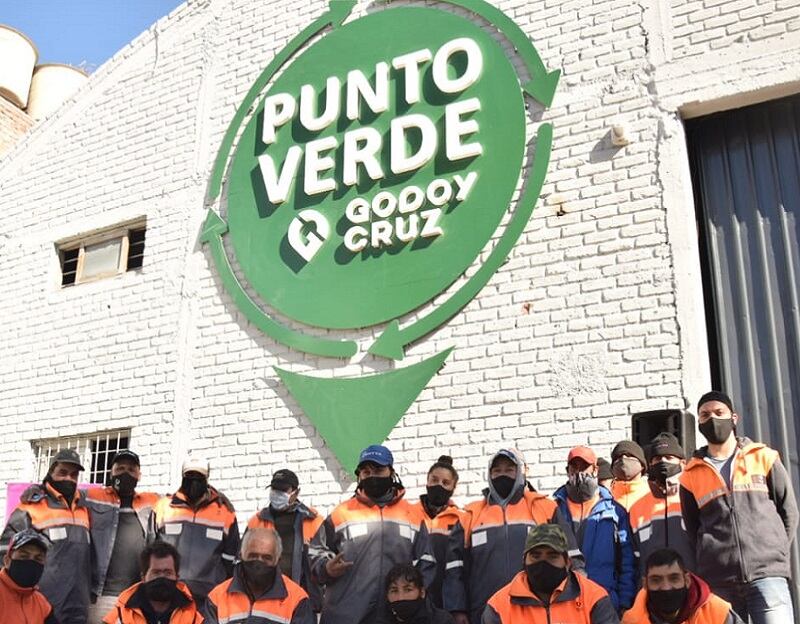 Los recuperadores urbanos en la planta de clasificación Punto Verde

