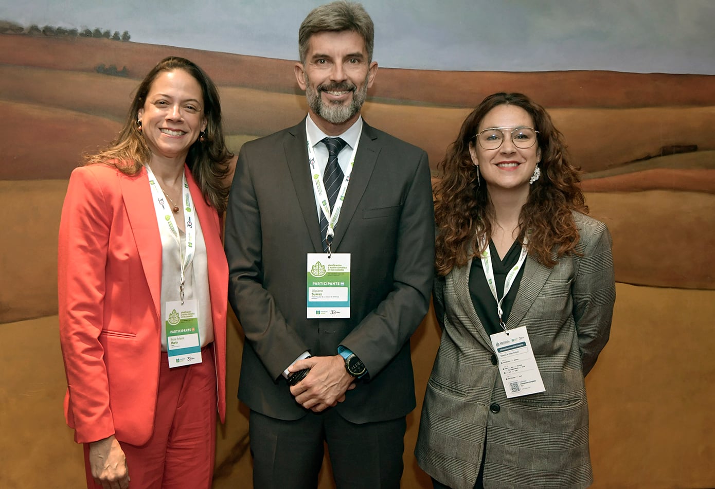 Comienza el 25 Encuentro Cideu, Planificación y Acción  Climática en las Ciudades en el Hotel Sheraton
El intendente Ulpiano Suarez junto a la Secretaria del Cideu, Laura Pérez Castaño y Rosa Arlene
Foto:  Orlando Pelichotti

