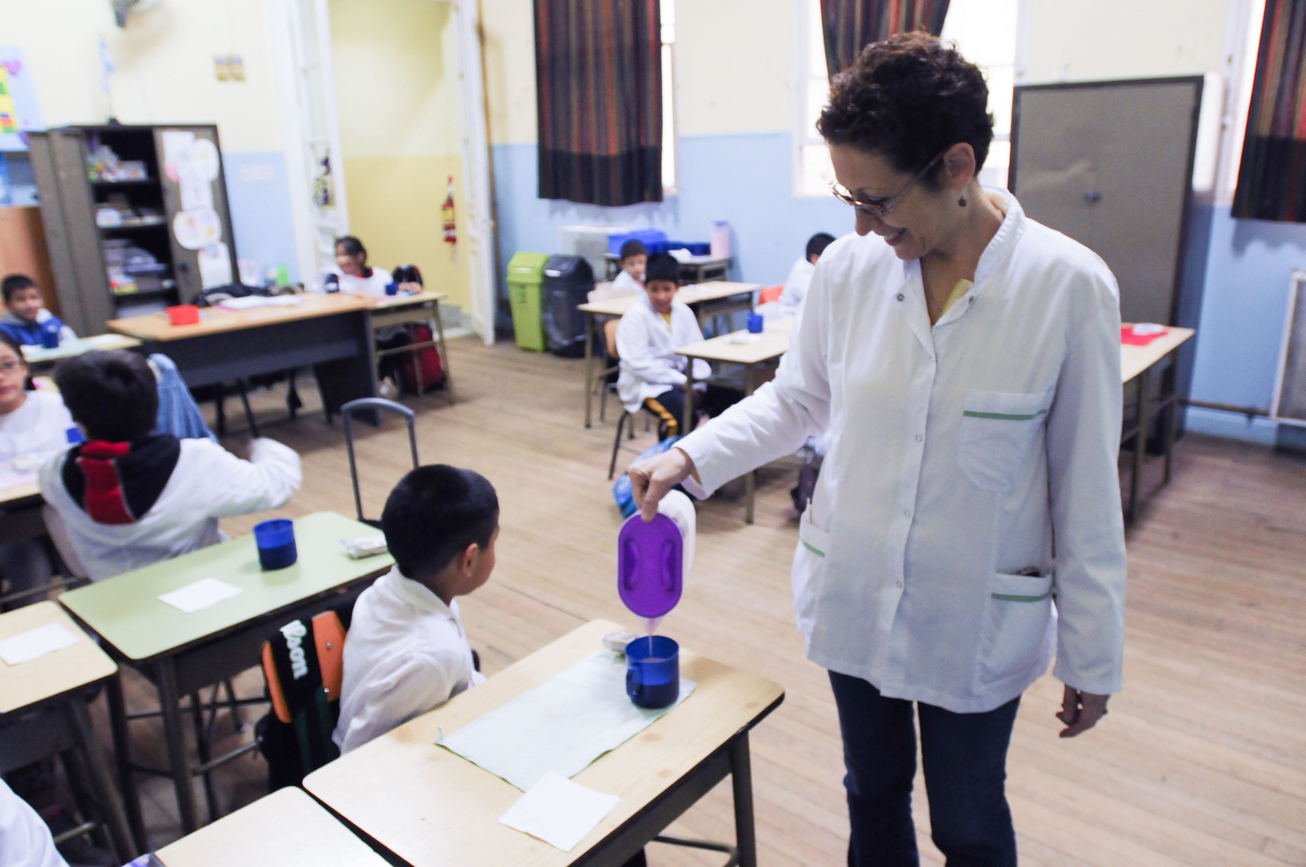 Varios docentes aseguran que el año comenzó sin dar copa de leche a los alumnos. Foto archivo Clarín. 