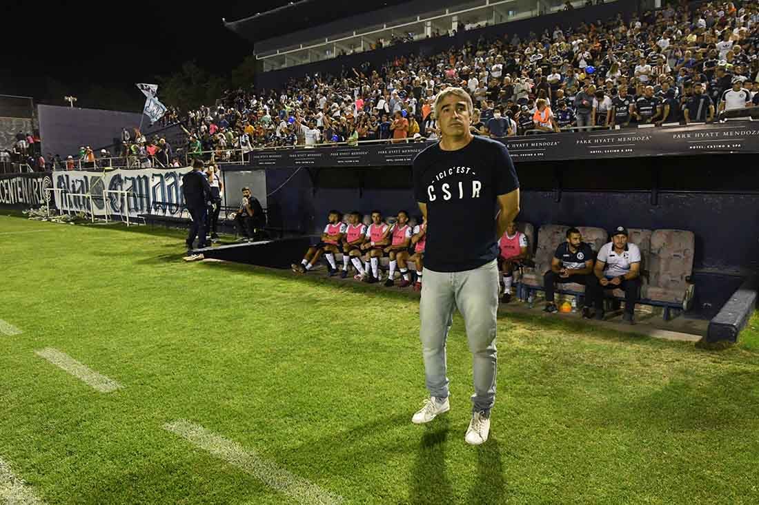 Gabriel Gomez D.T. de Independiente Rivadavia.
Foto José Gutierrez