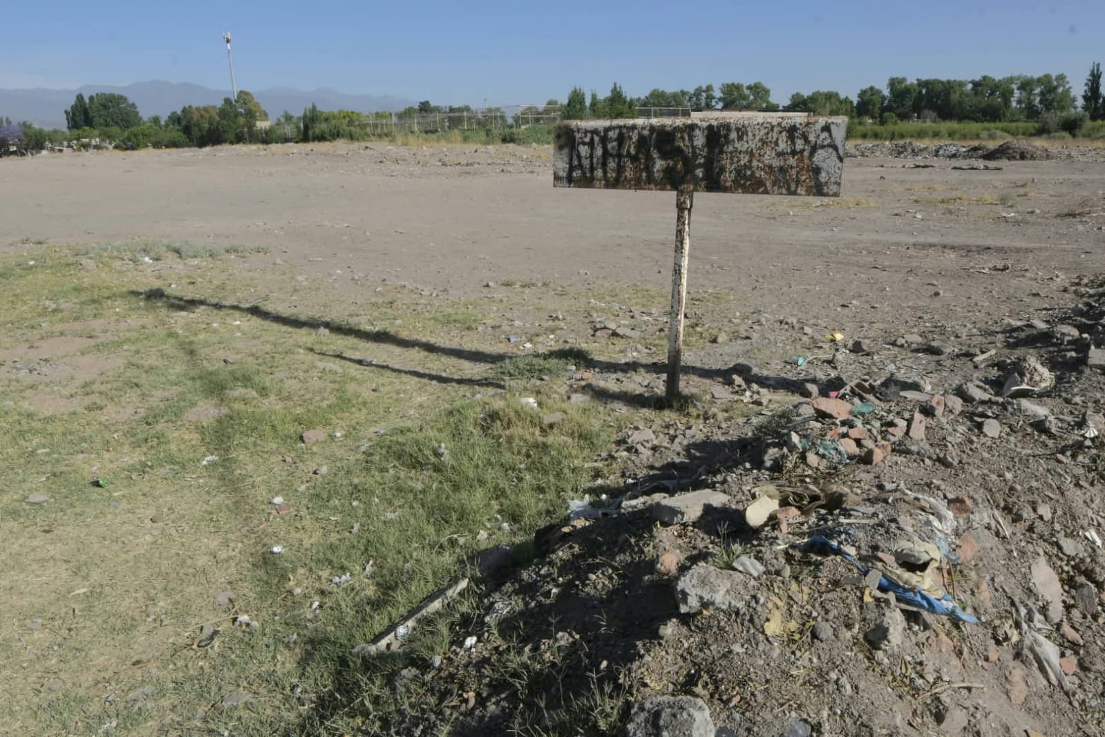 El baldío de Guaymallén donde fue arrojado el cuerpo de Quiroga. | Foto: Orlando Pelichotti / Los Andes