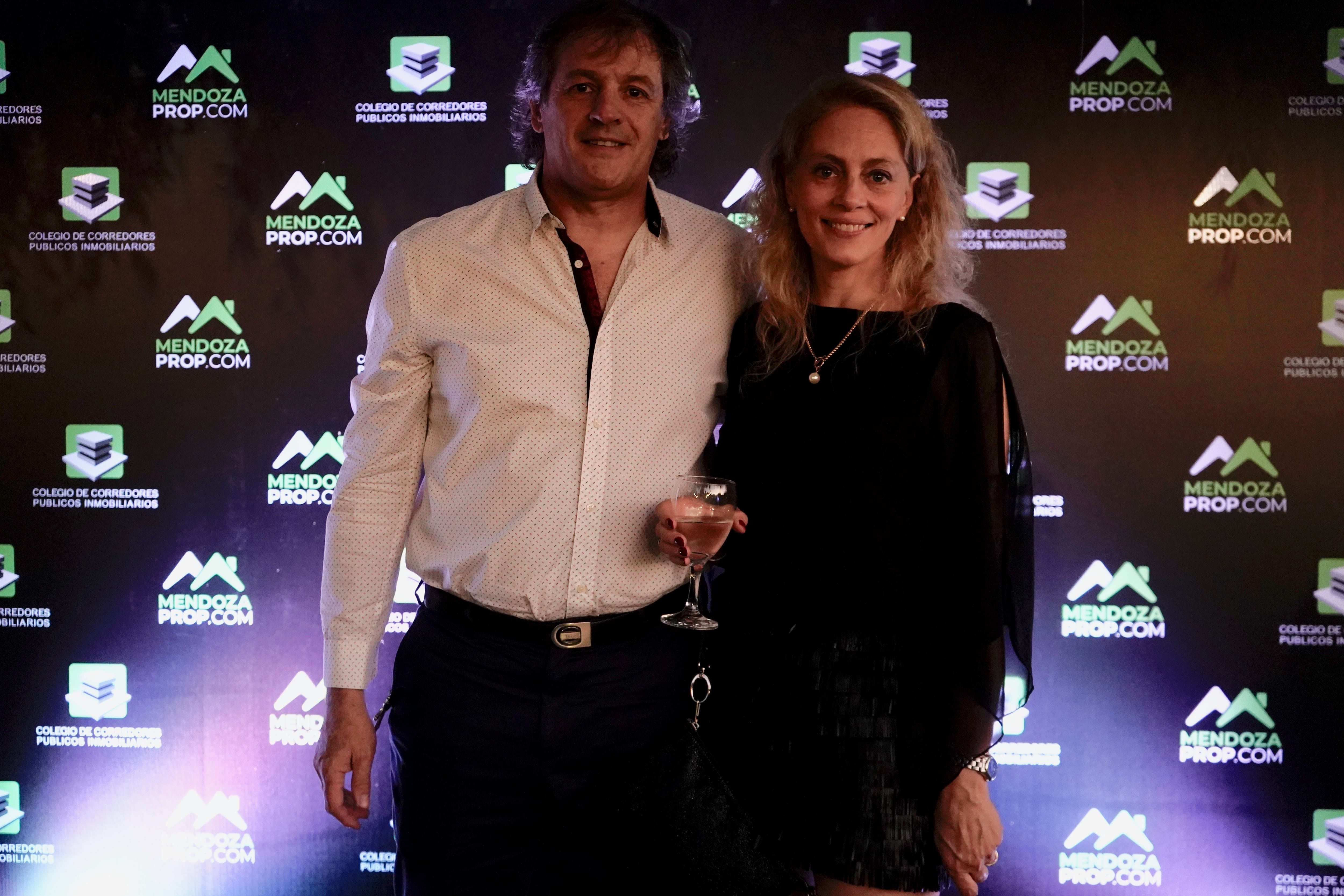 Gustavo Aldunate (Gerente Banco Macro) y su señora.