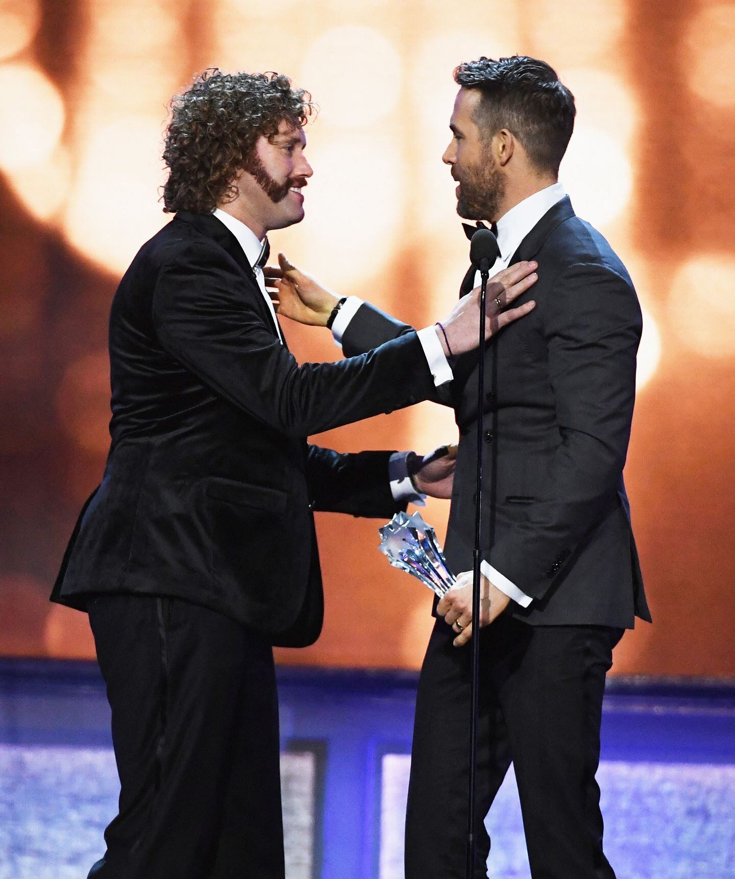 Ryan Reynolds y TJ Miller.