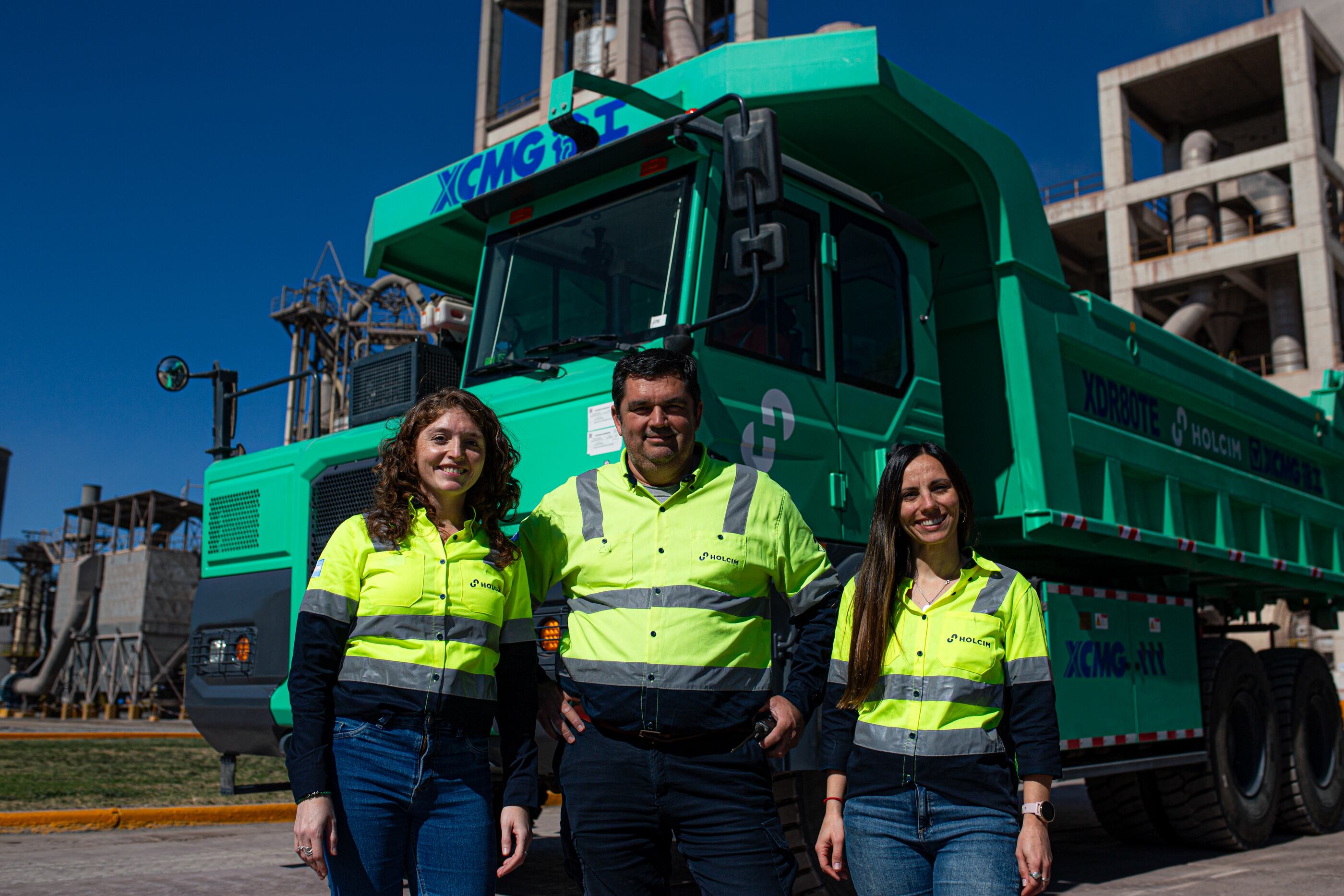 Holcim Argentina empezó a operar el primer camión eléctrico en el país que se usa en una cantera, en su planta en Mendoza