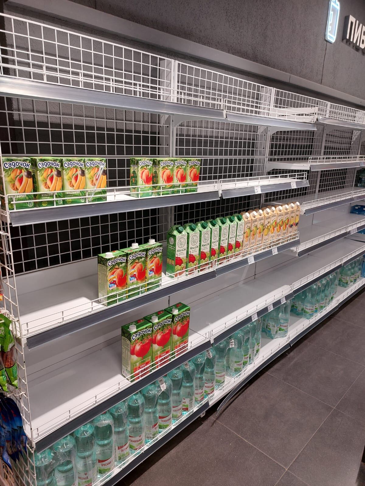 Desasbastecmiento en supermercados de Lviv, Ucrania. (Federico Piccioni / La Voz)