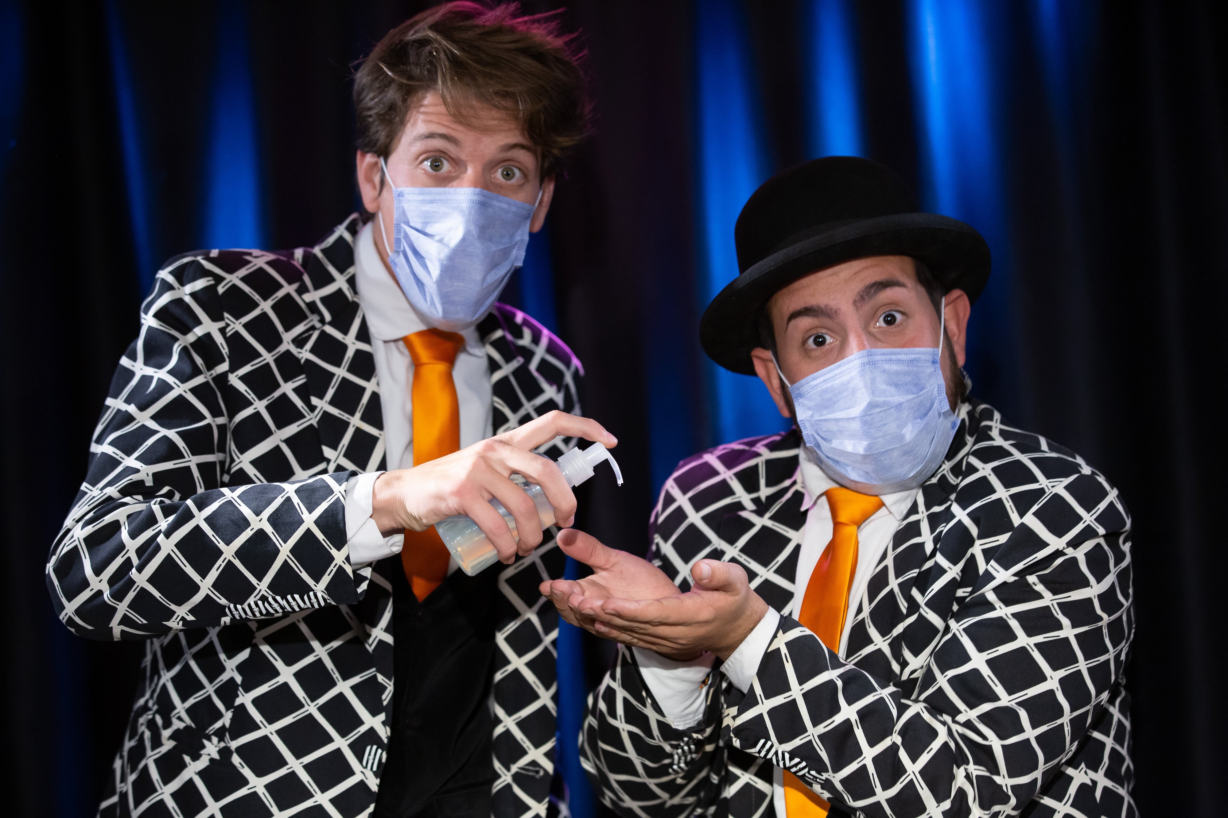 La dupla presenta su nuevo show de magia e ilusionismo, la segunda semana de vacaciones en el teatro Mendoza.