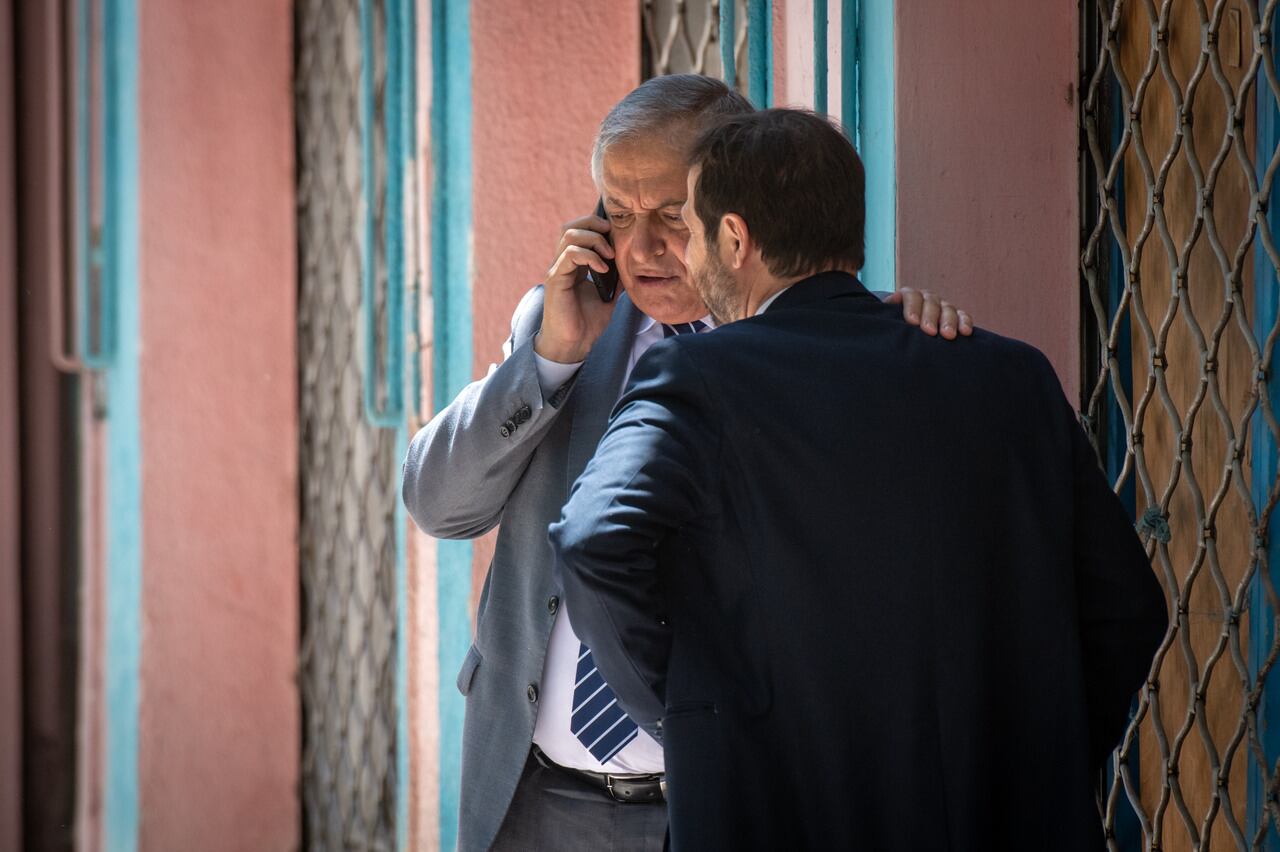 El Jefe de los Fiscales, Alejandro Gullé; y el subsecretario de Justicia, Marcelo D'Agostino.

 Foto: Ignacio Blanco / Los Andes 
 