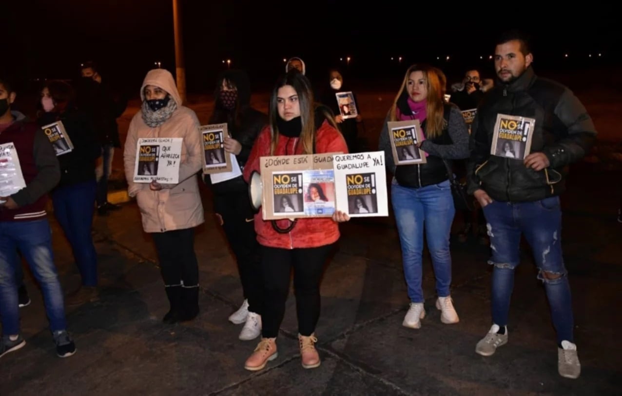 El lunes por la noche, otra vez hubo reclamo en las calles por la aparición de Guadalupe Lucero (5) - 