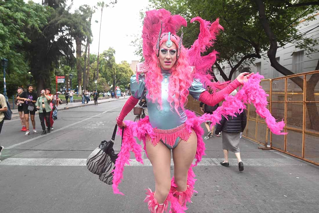 Marcha del orgullo LGBTIQ+ por calles del centro de la Ciudad de Mendoza, finalizando en la plaza Independencia. Foto: José Gutierrez