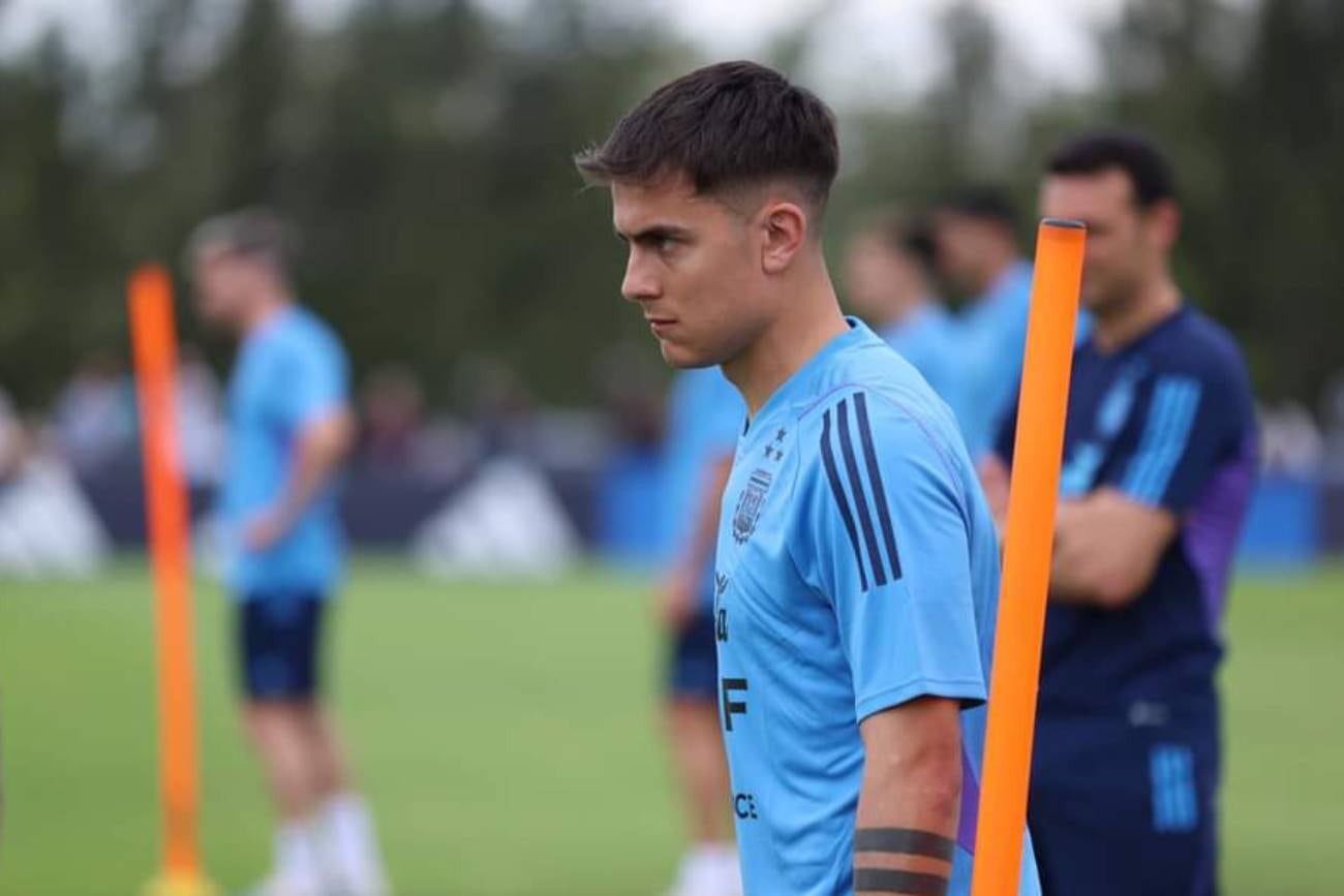 Paulo Dybala es uno de los jugadores que, recuperando su mejor forma, sería una buena opción cuando no esté Messi.