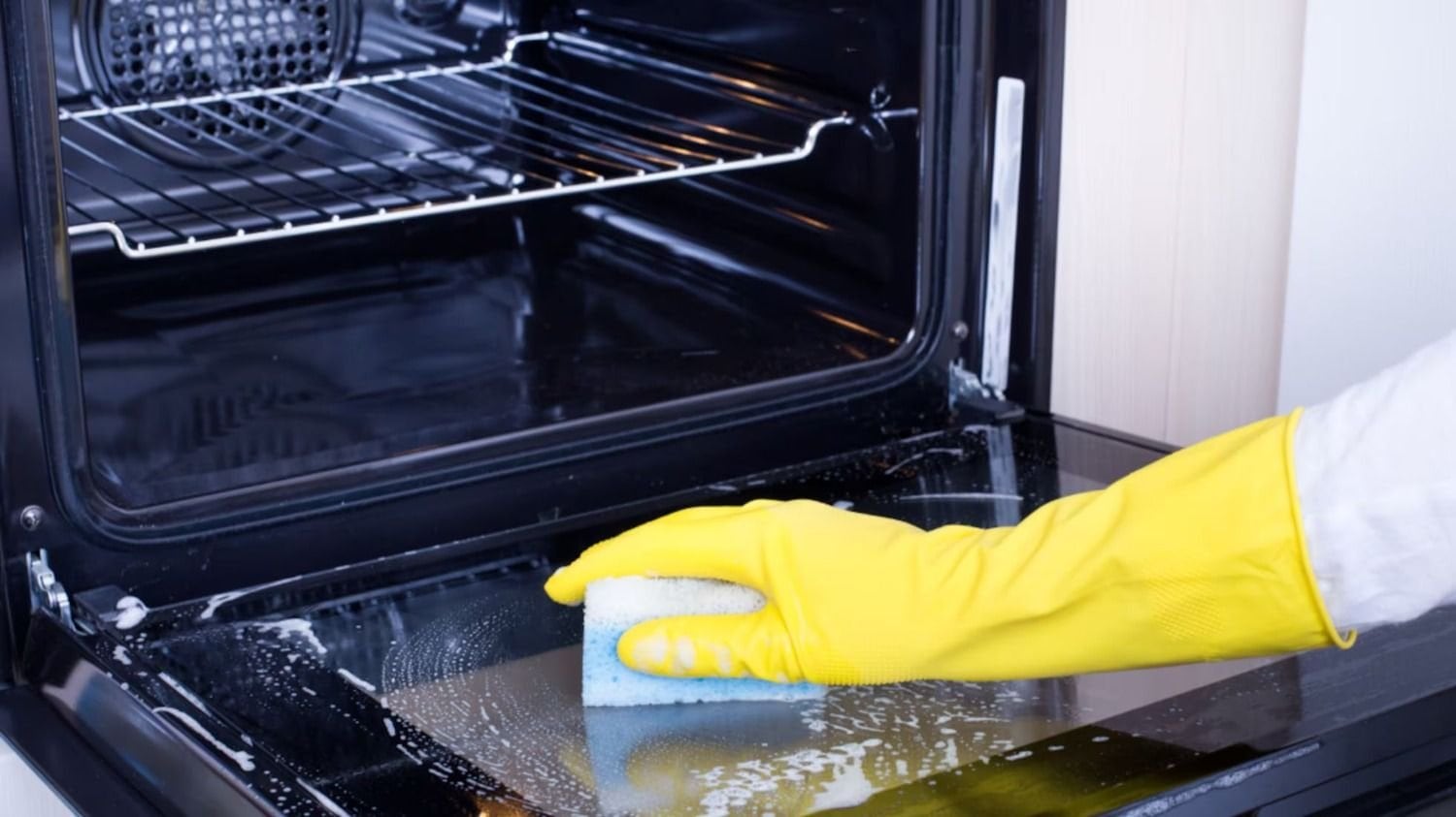 Truco casero para limpiar el horno eléctrico, paso a paso