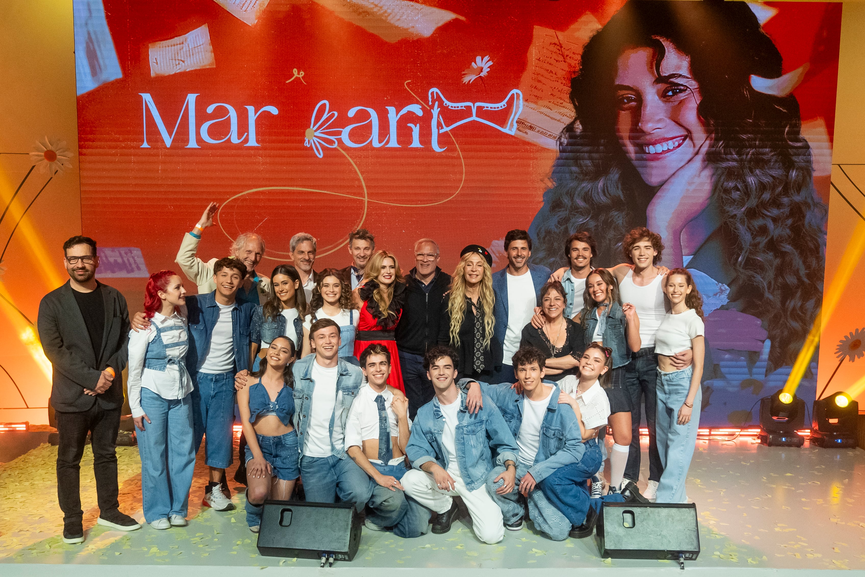 El elenco de Margarita con Cris Morena y las autoridades de Max y Telefe. (Foto: Telefe)