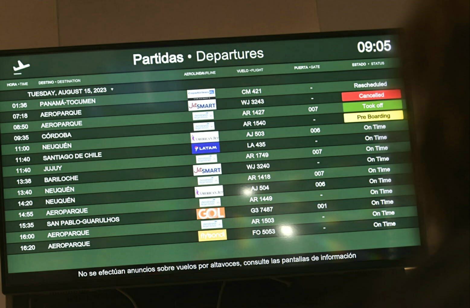 Vuelos cancelados y demorados en el aeropuerto de Mendoza por paro de Intercargo (Orlando Pelichotti / Los Andes)