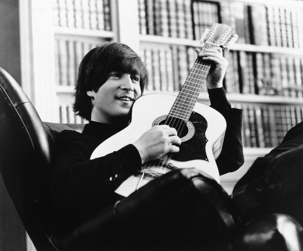 Subastarán una guitarra de John Lennon. / Gentileza