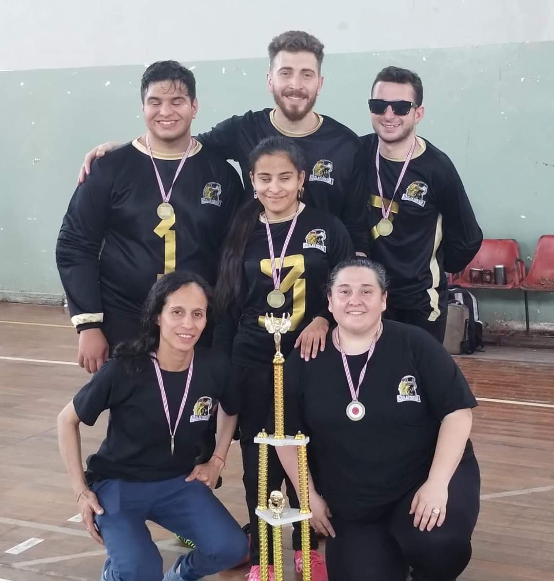 Equipo de goalball completo. Son ciegos y entrenan en el Este.