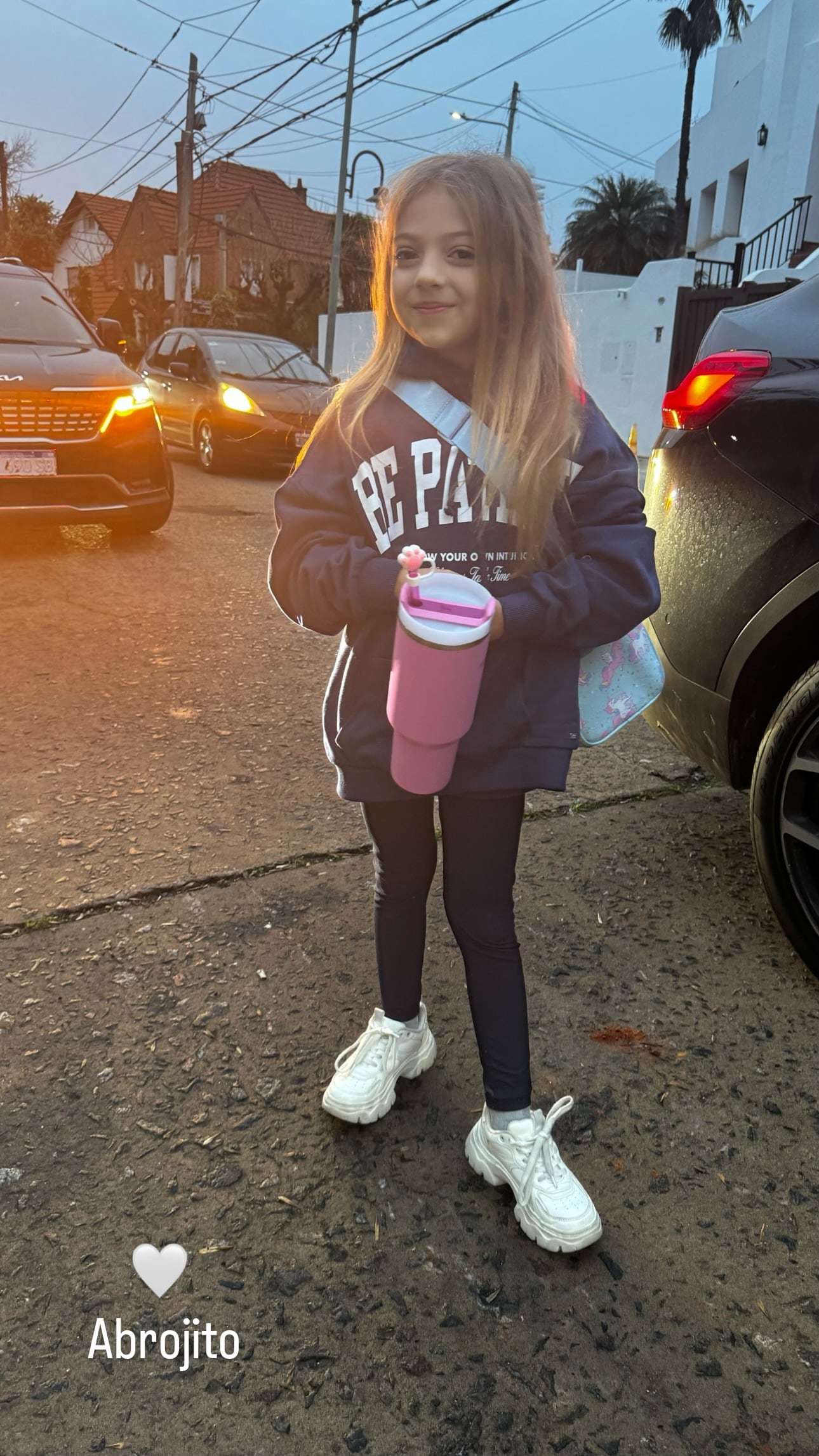 Lola y Emma Demichelis tuvieron su primer día de clases. Gentileza Instagram