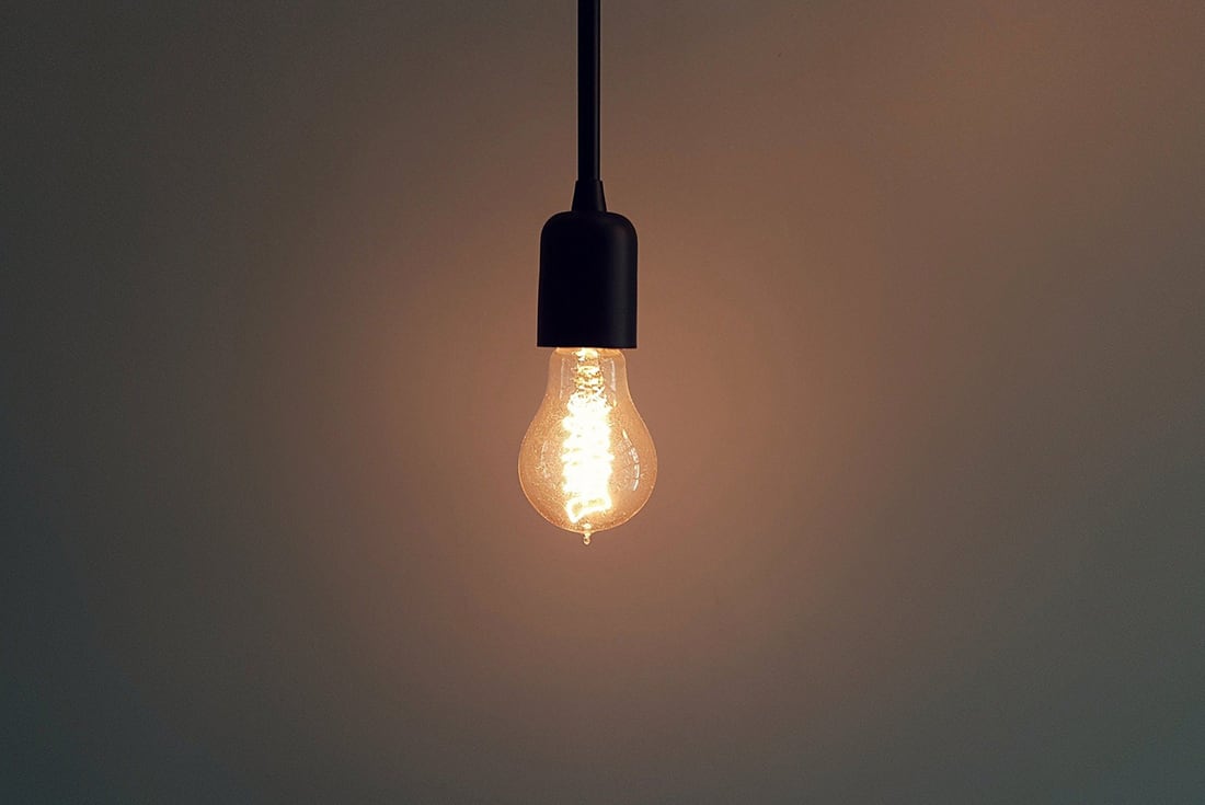 Las luces LED emplean hasta 10 veces menos de electricidad que los focos halógenos. Foto: Pixabay / Grupo Edisur.