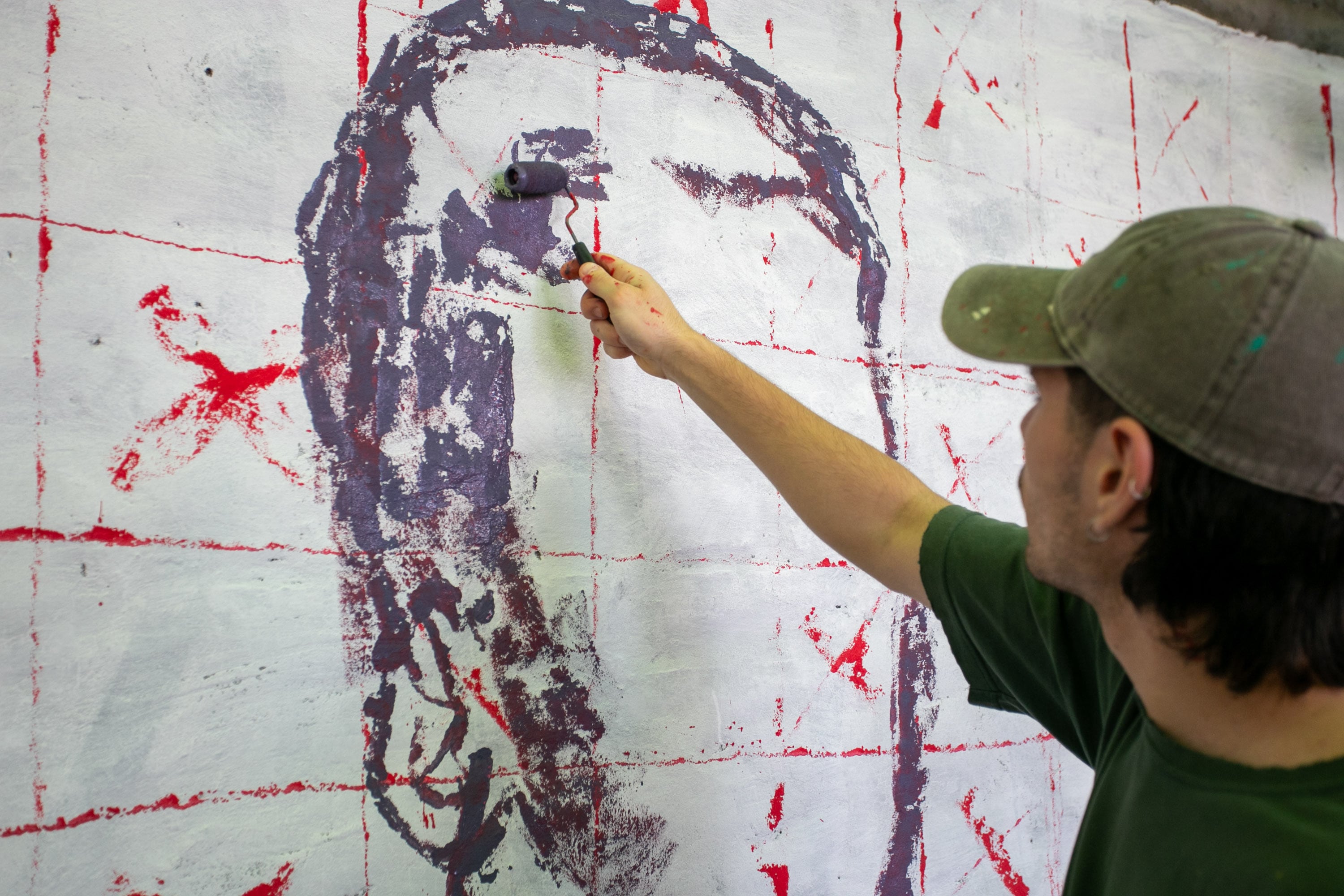 Un joven que había vandalizado un muro en Ciudad ya enmienda los daños