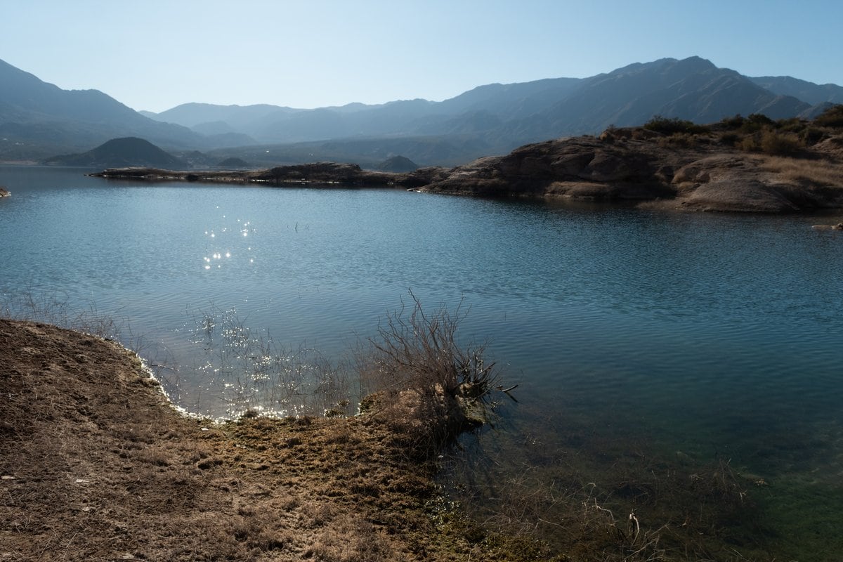 Mendoza 12 Agosto  de 2021 Sociedad
Crisis Hídrica, Dique Potrerillos 
Mendoza atraviesa uno de los inviernos mas secos de los últimos años, en el cual casi no se registraron nevadas importes en alta montaña, esto repercutirá en la falta de agua para riego de cultivos y consumo humano en el verano del 2022.  

Ignacio Blanco / Los Andes