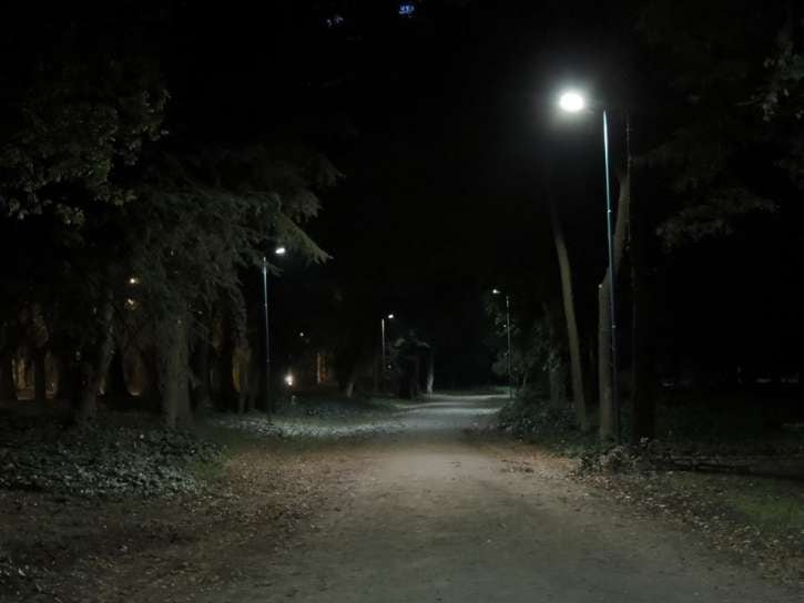 Una pareja fue a cenar al parque San Martín y vivió un hecho que estremece en las redes.